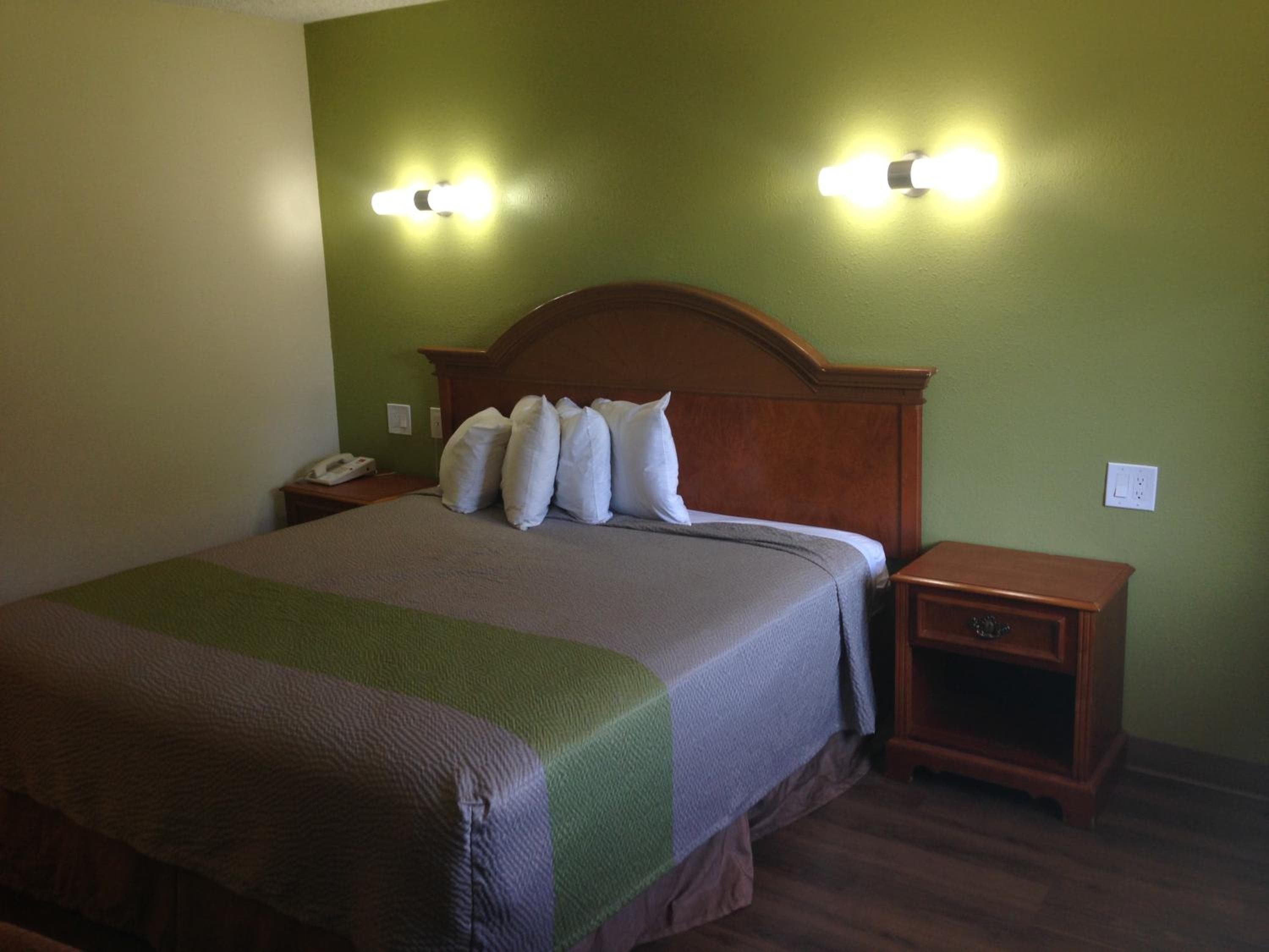 Red Carpet Inn - New Brunswick