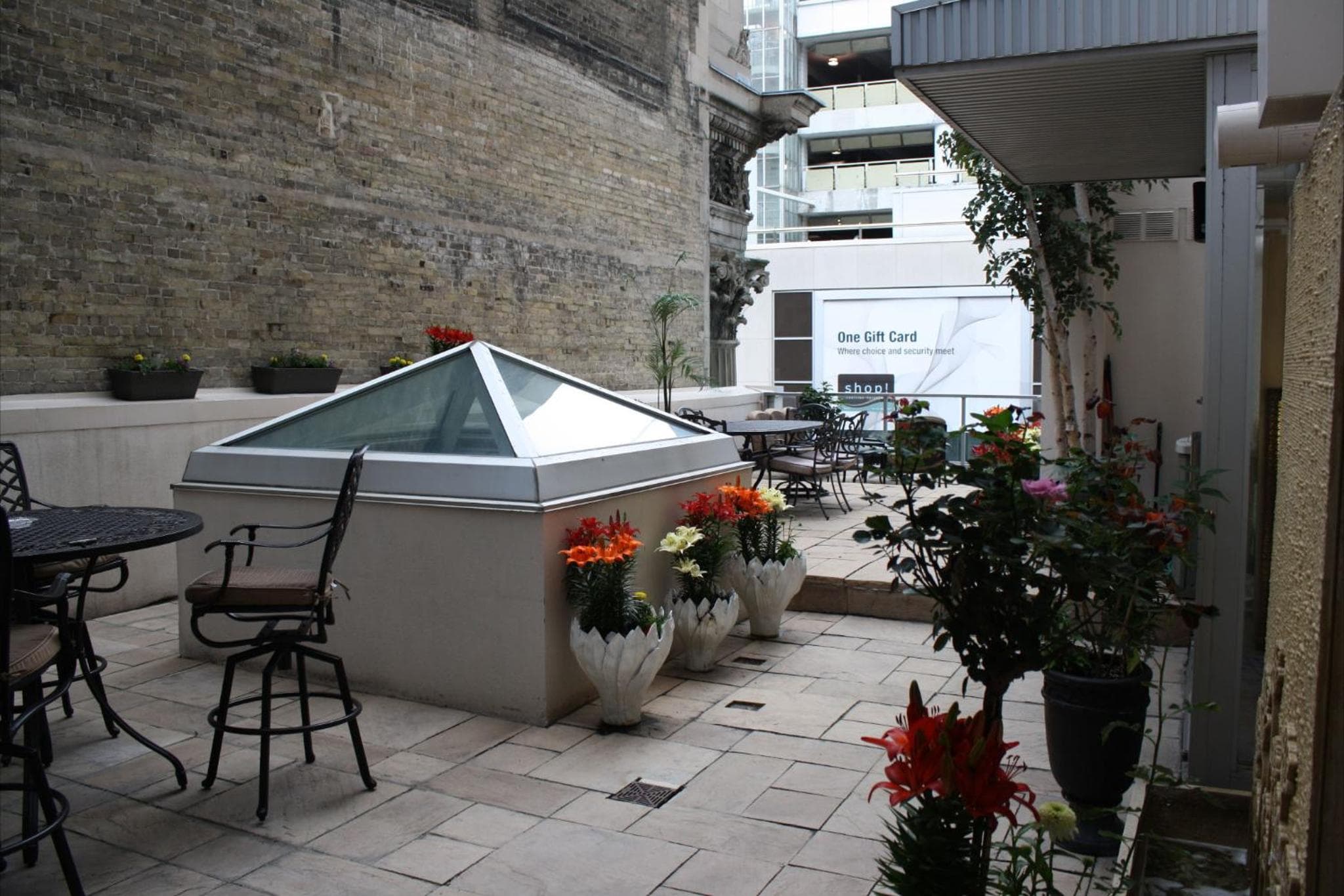 Yonge Suites Apart Hotel