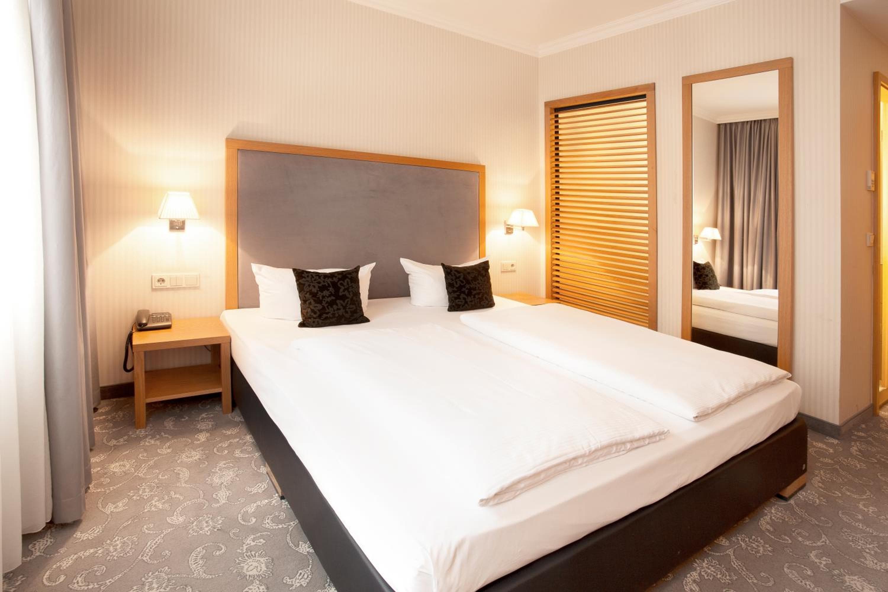 TOWNHOUSE Hotel