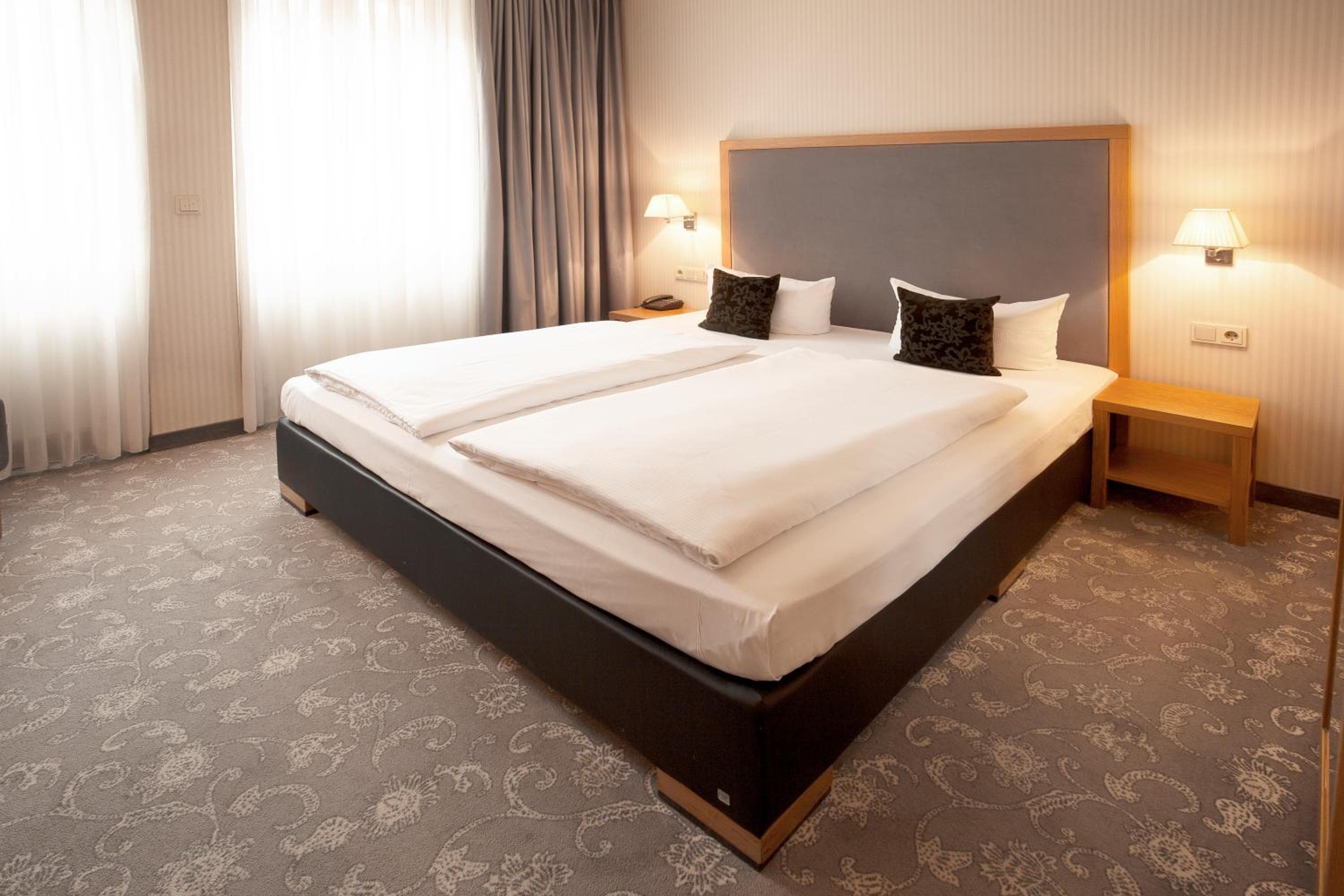 TOWNHOUSE Hotel