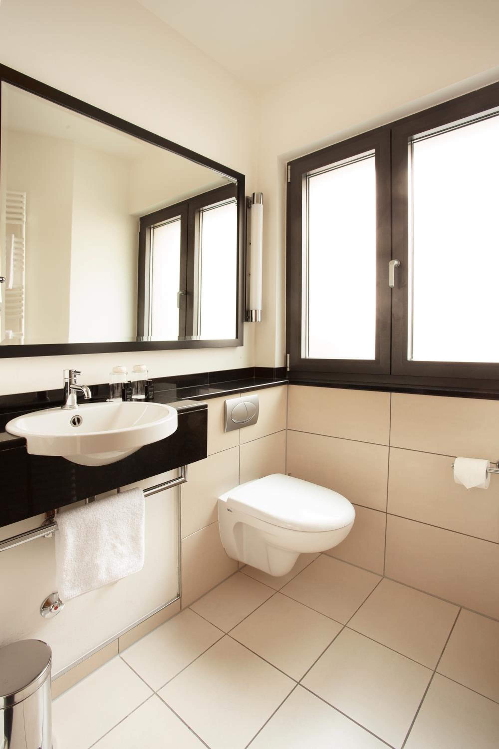 TOWNHOUSE Hotel