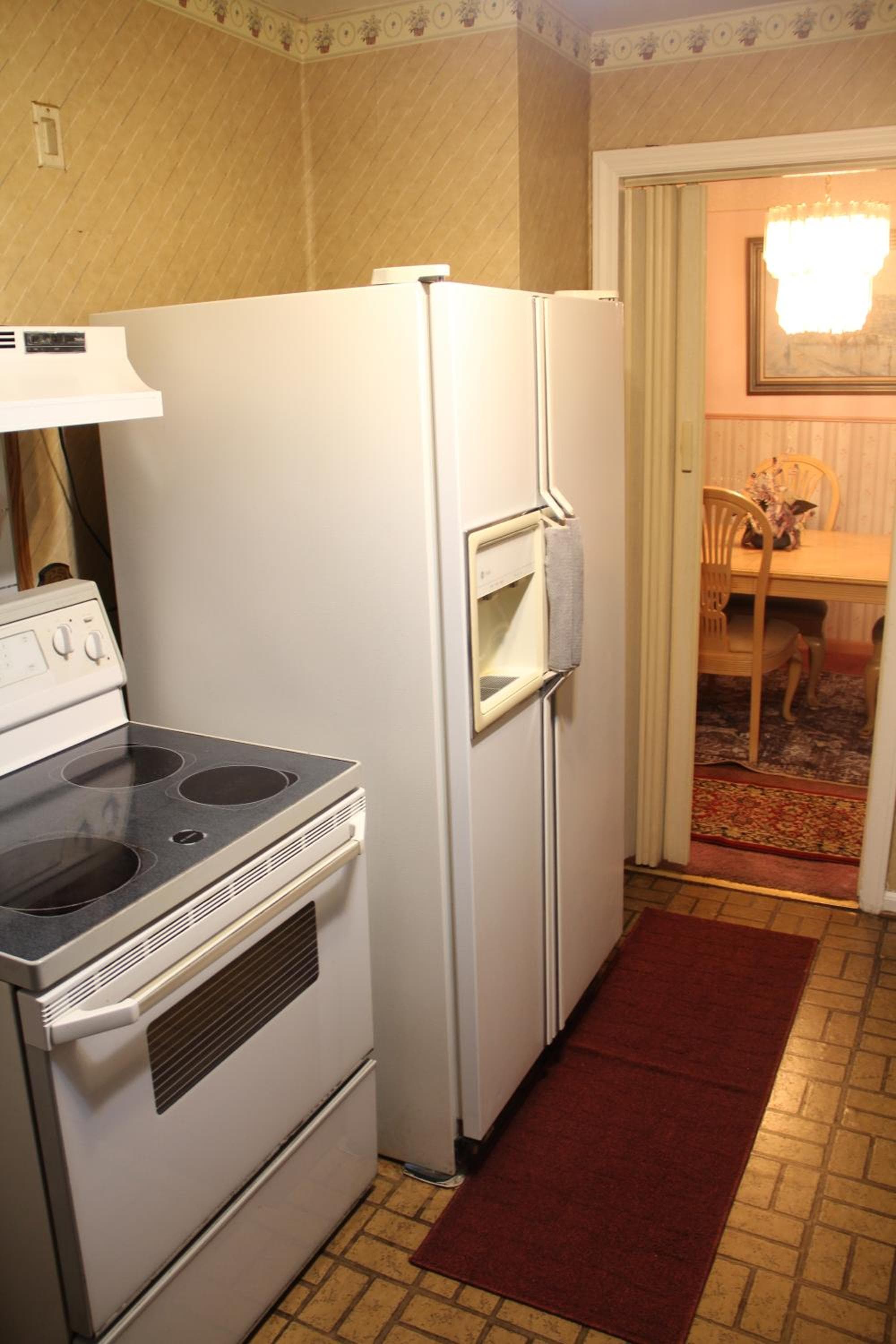 Beautiful, Cozy Stay in Oak Park, Queen Bedroom, Work Setup & Backyard Grill