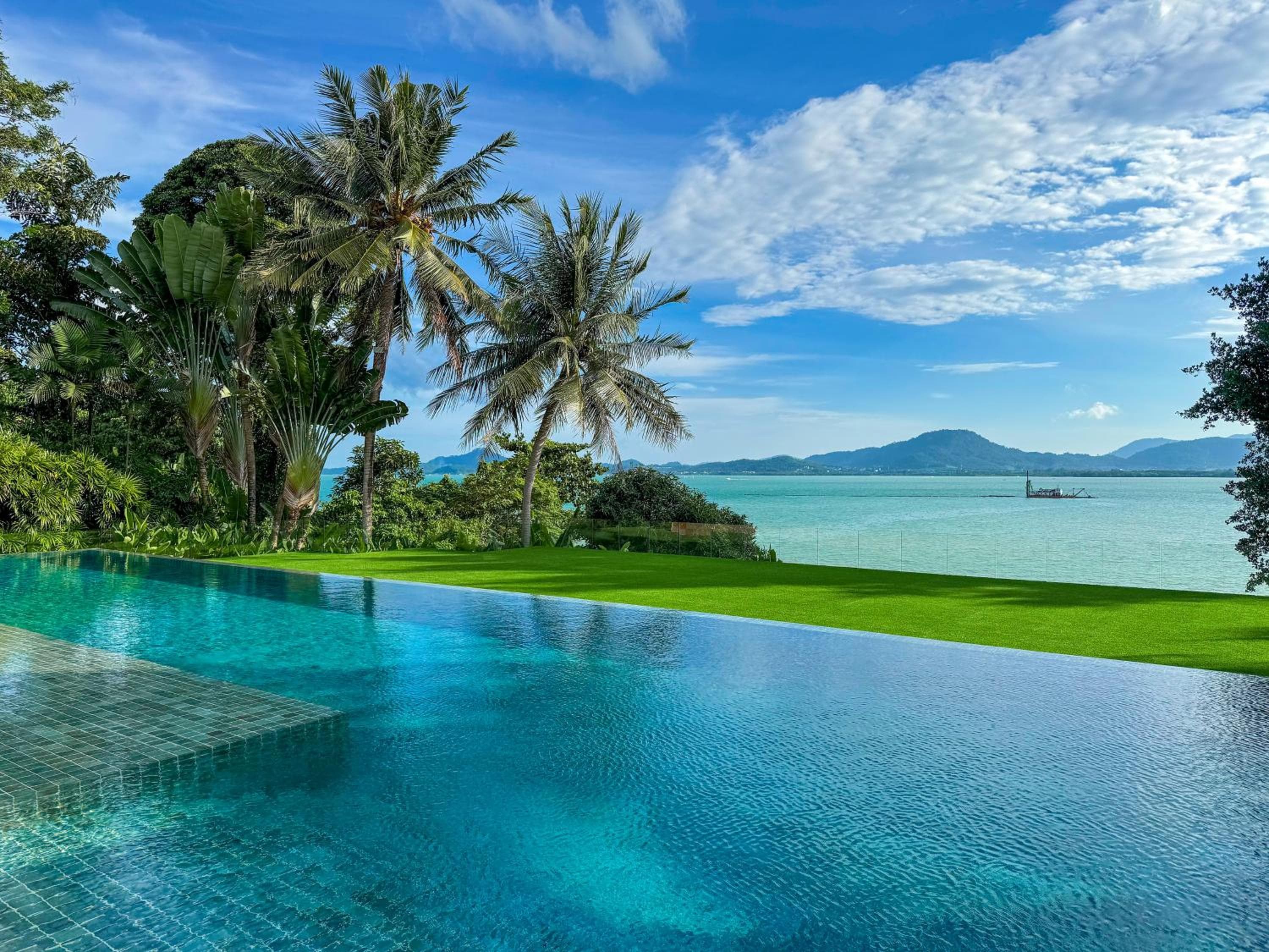 6BR Luxury Villa with 30m Pool, Cinema & Gym- Villa Serenity by Warm Plus