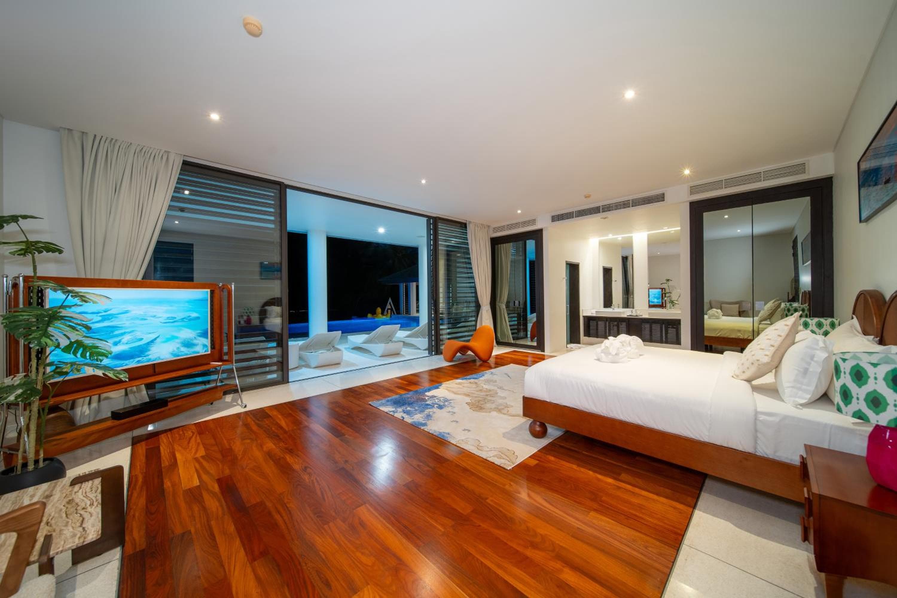 6BR Luxury Villa with 30m Pool, Cinema & Gym- Villa Serenity by Warm Plus