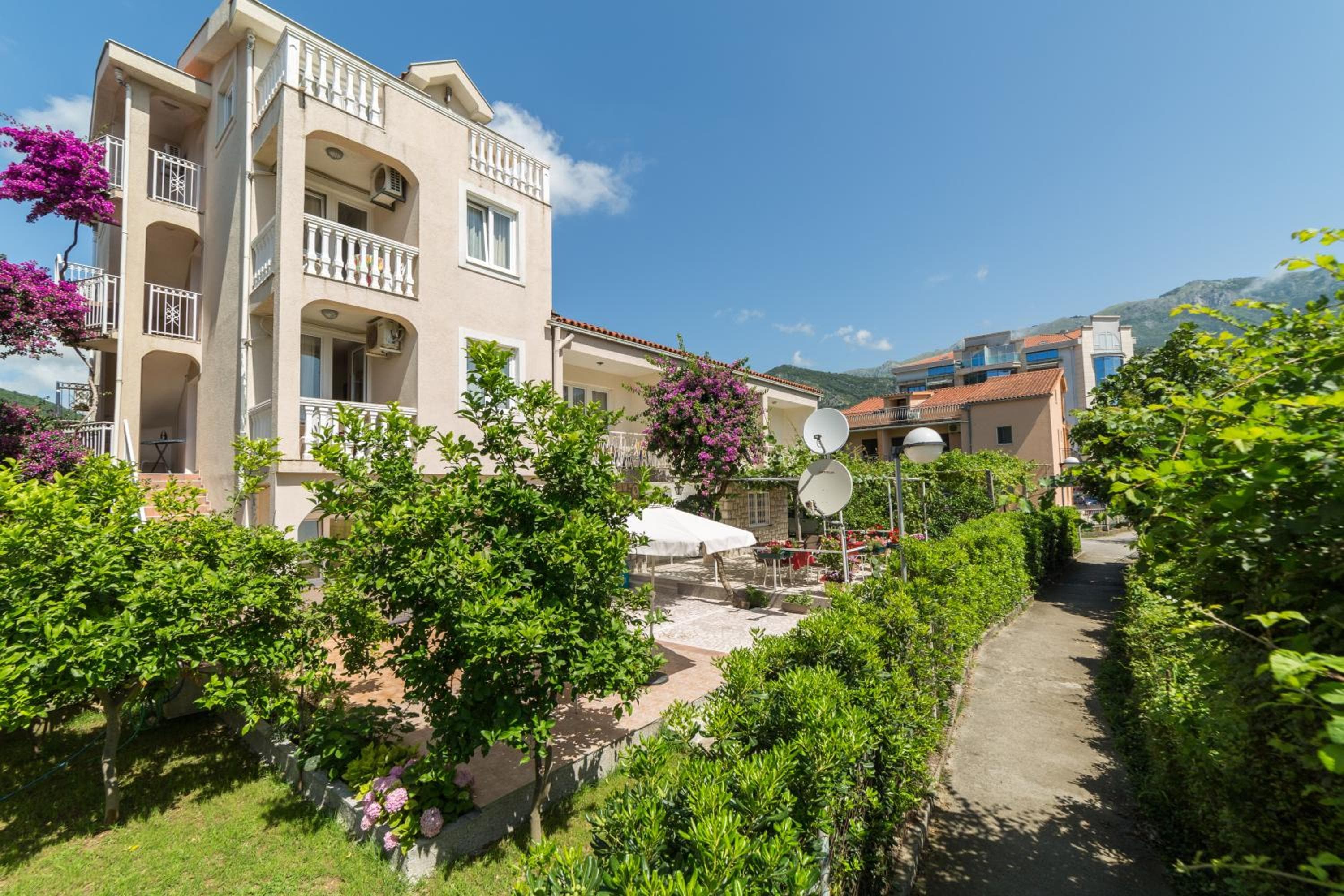 Apartments Elena