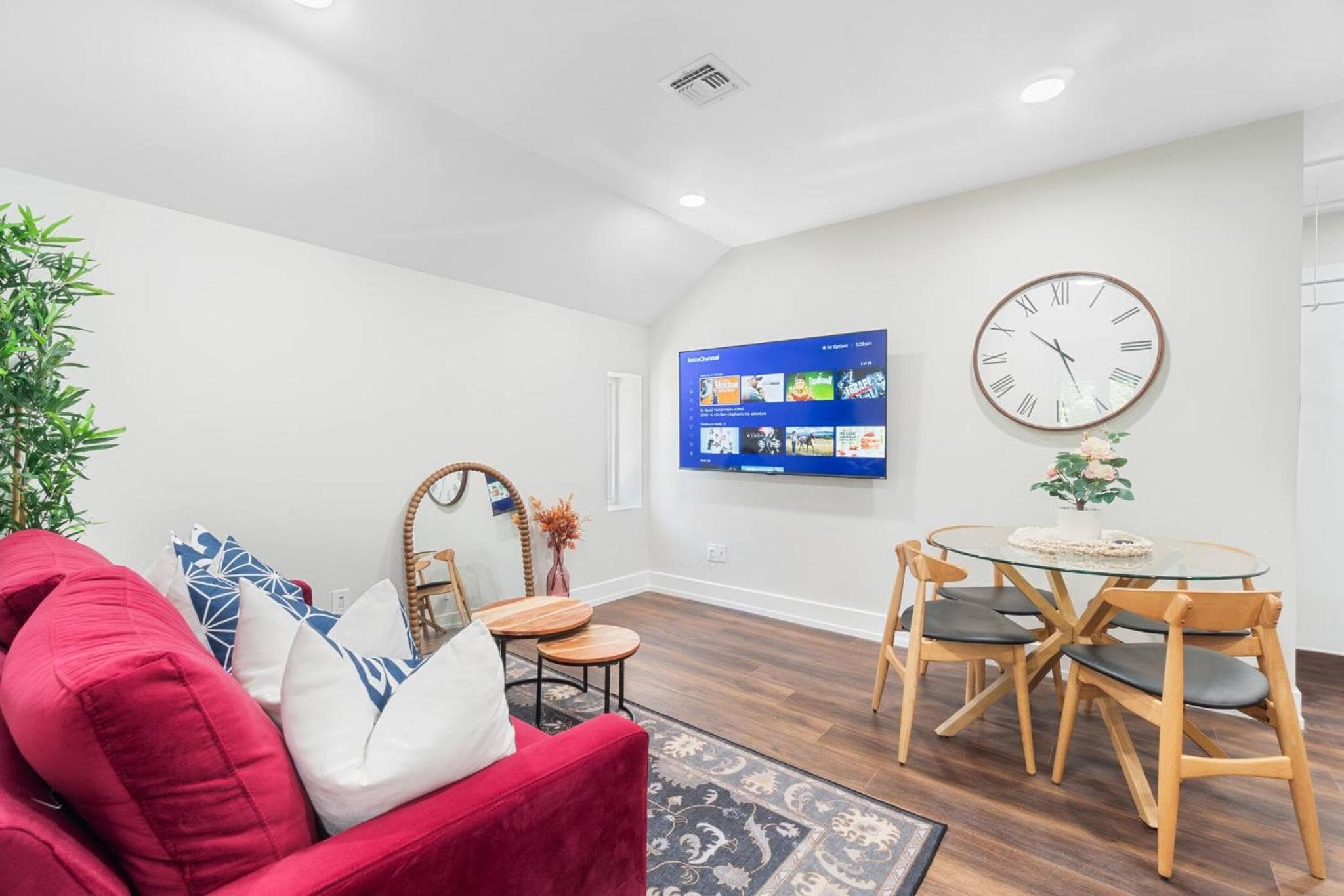 Quiet 2BR Apt, 20 Mins to NYC - Steps to transit