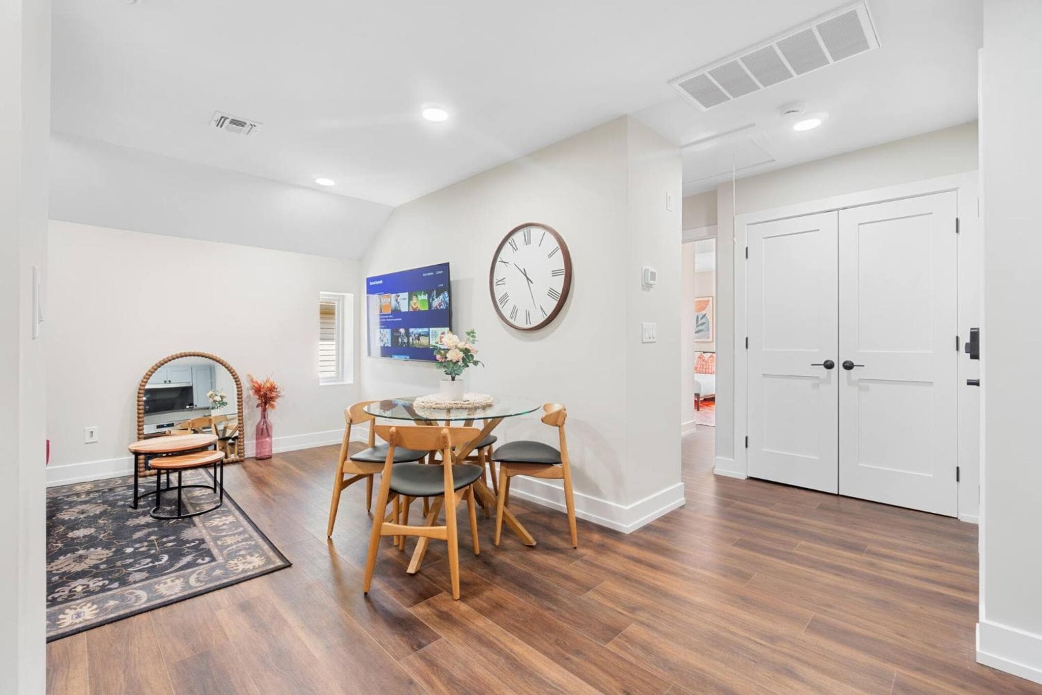 Quiet 2BR Apt, 20 Mins to NYC - Steps to transit
