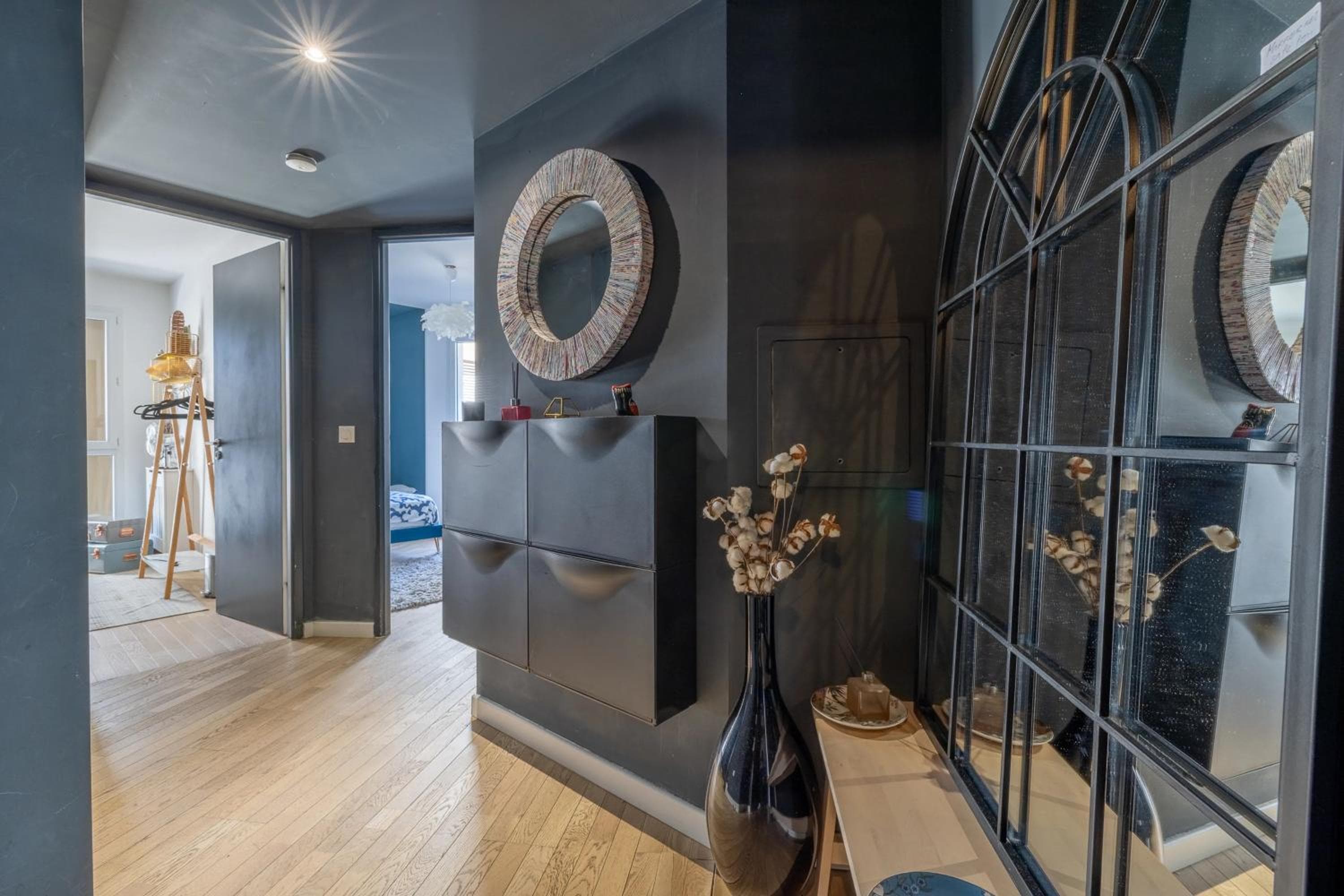 Modern Spacious flat with Terrace, Parking near Metro