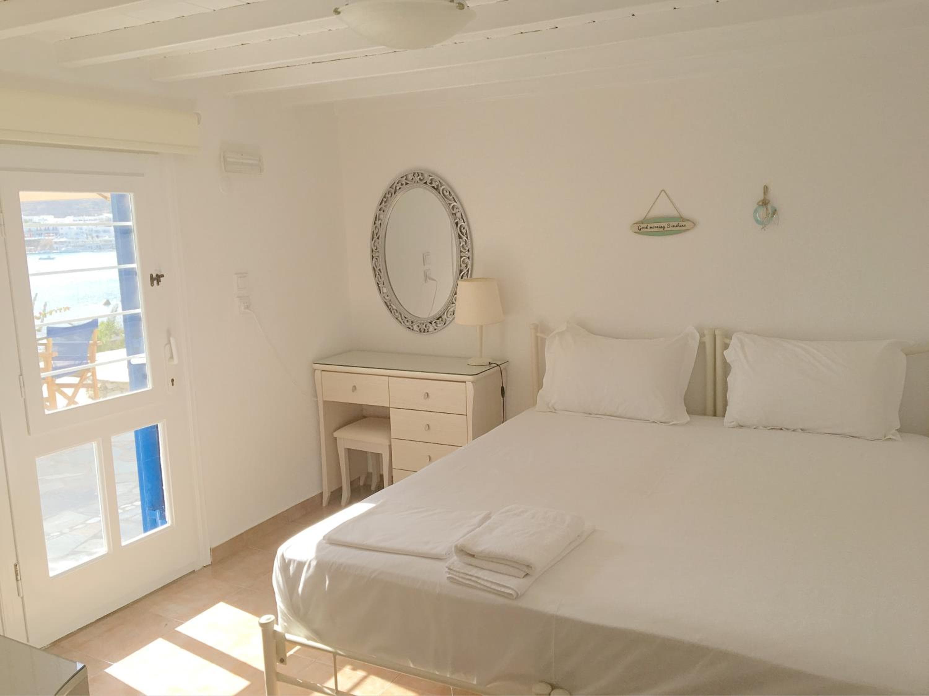 Only yours , Mykonos - Private pool & sea view suites near Scorpios