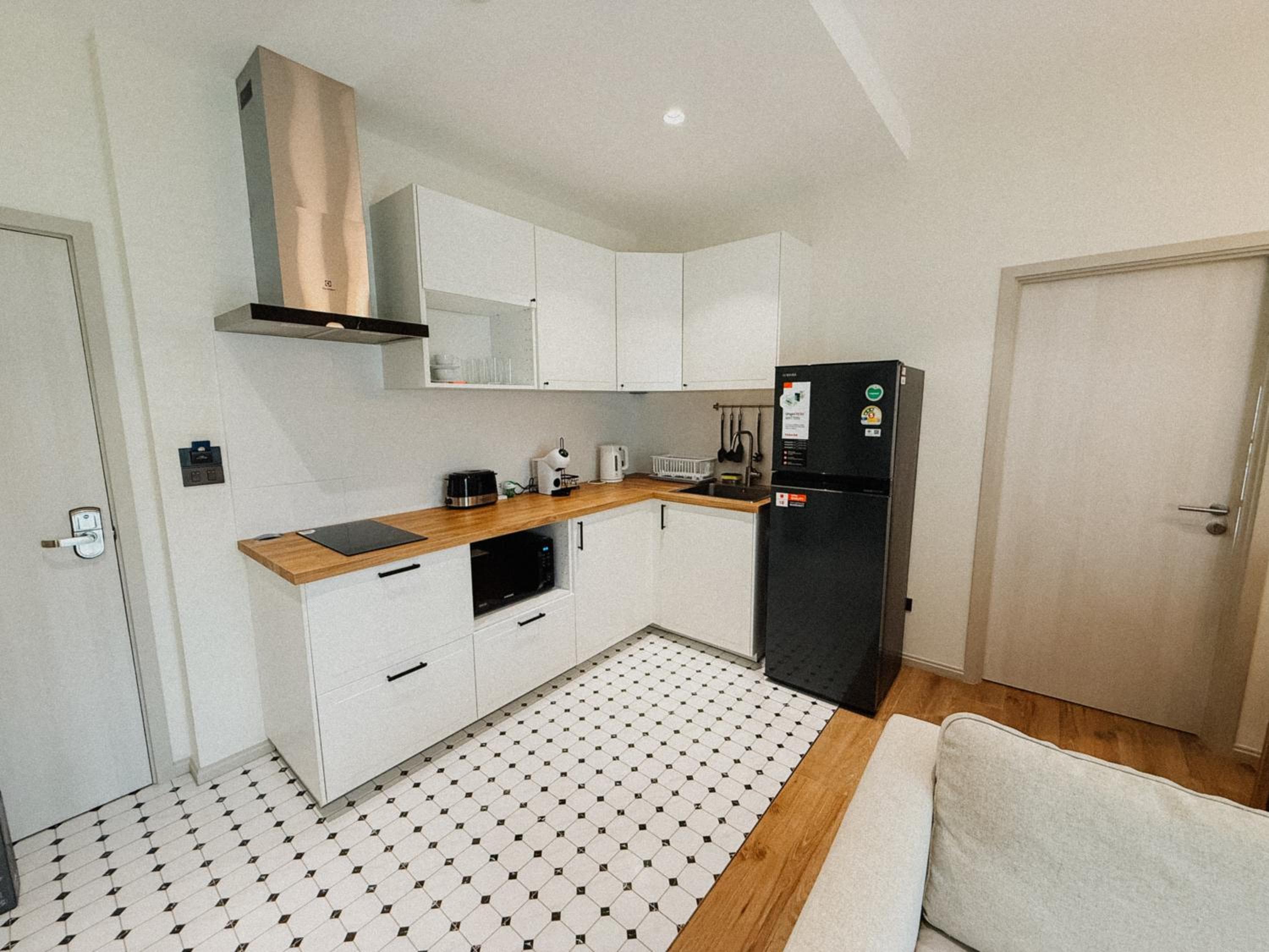 FAMILY HOMES - Brand New 2BDRM Poolside Apartment