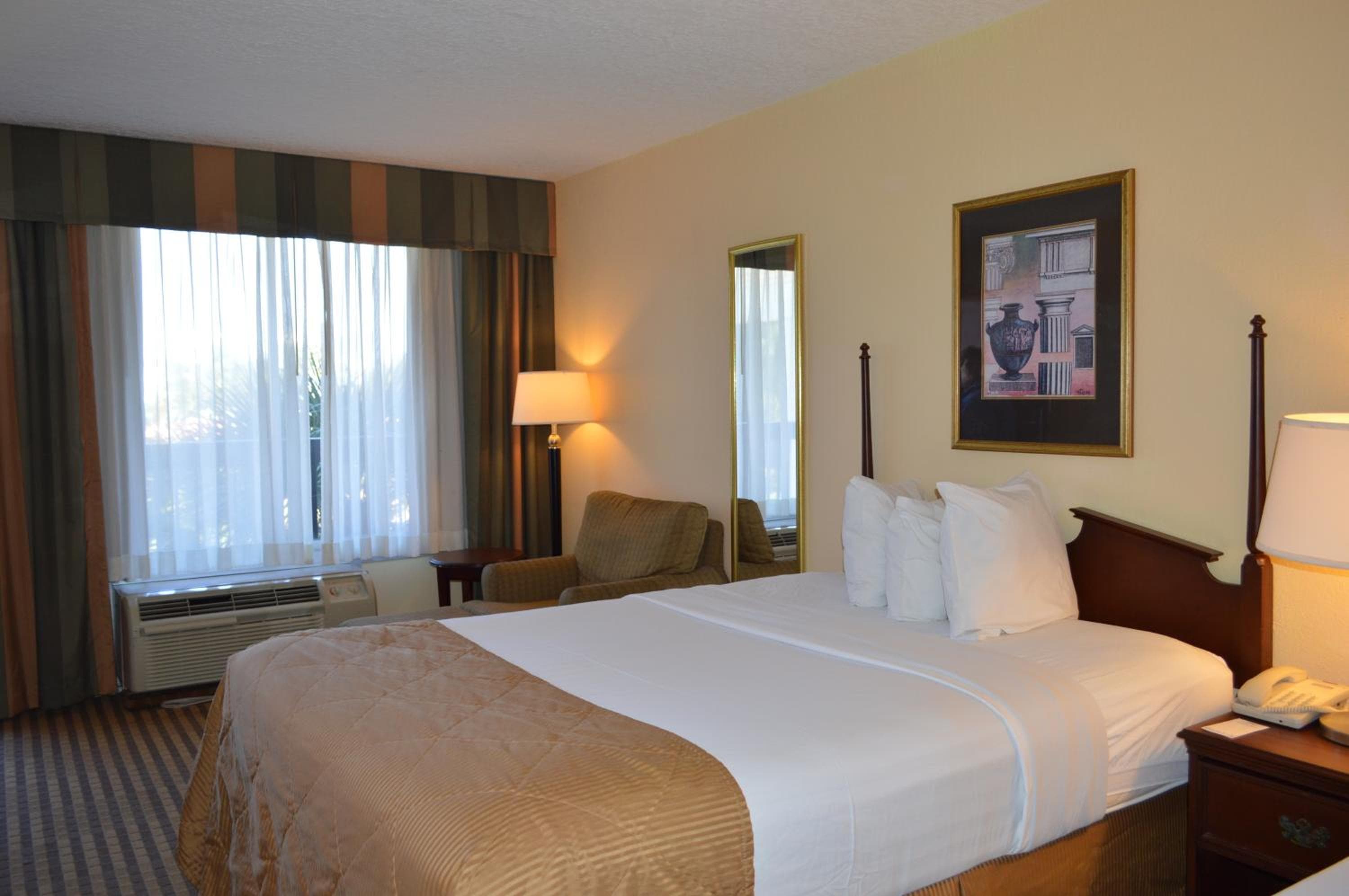 Opal Hotel & Suites