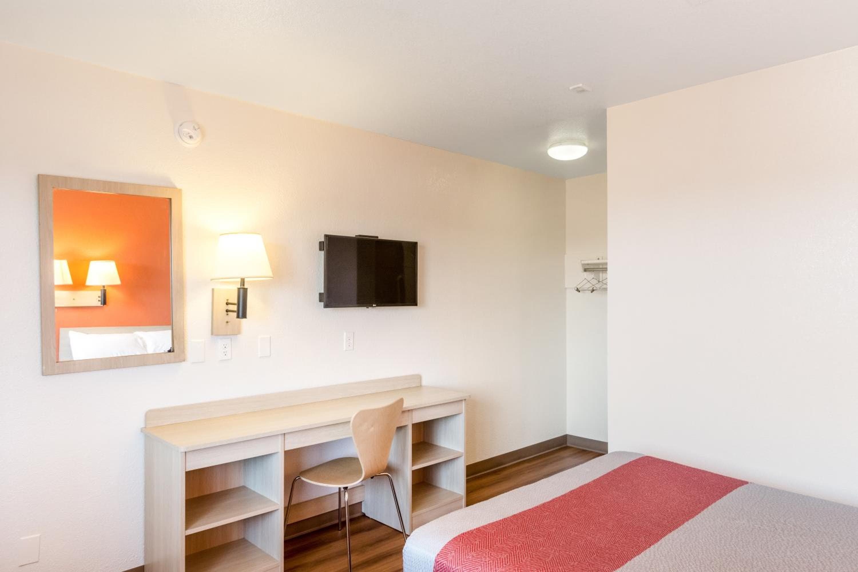 Motel 6-Redding, CA - Central