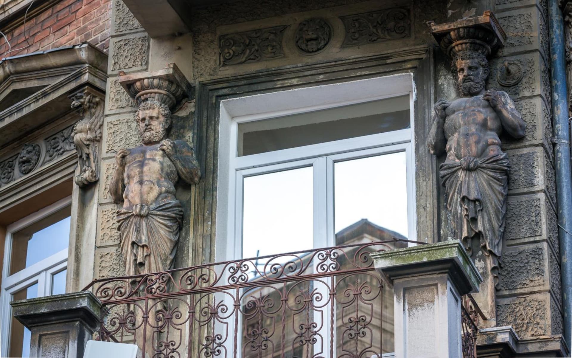 Cont- Luxury Heritage Apartment