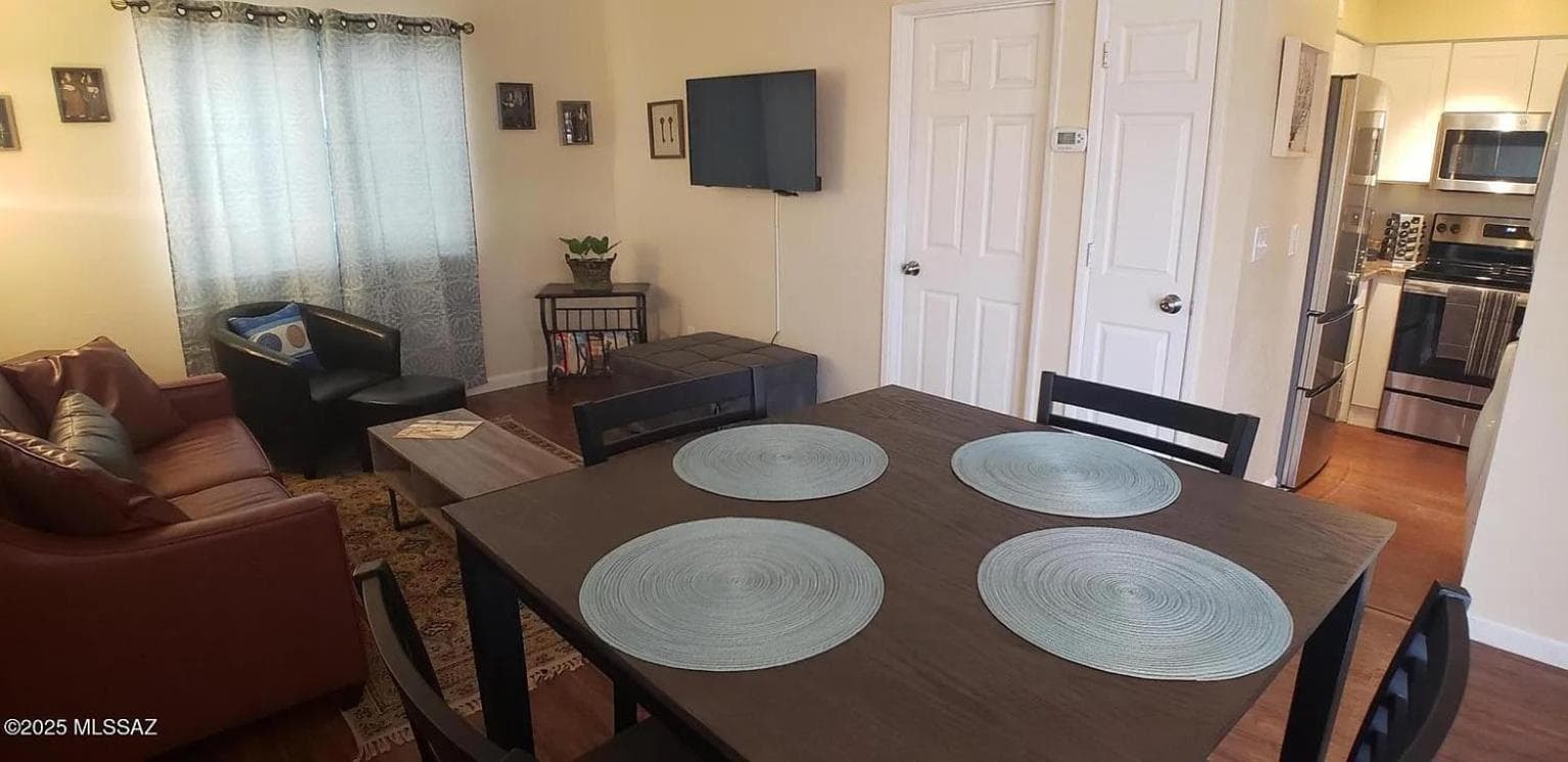 Charming 1-bed apt, cook-ready kitchen, laundry, 5-8 mins to U of A and Downtown