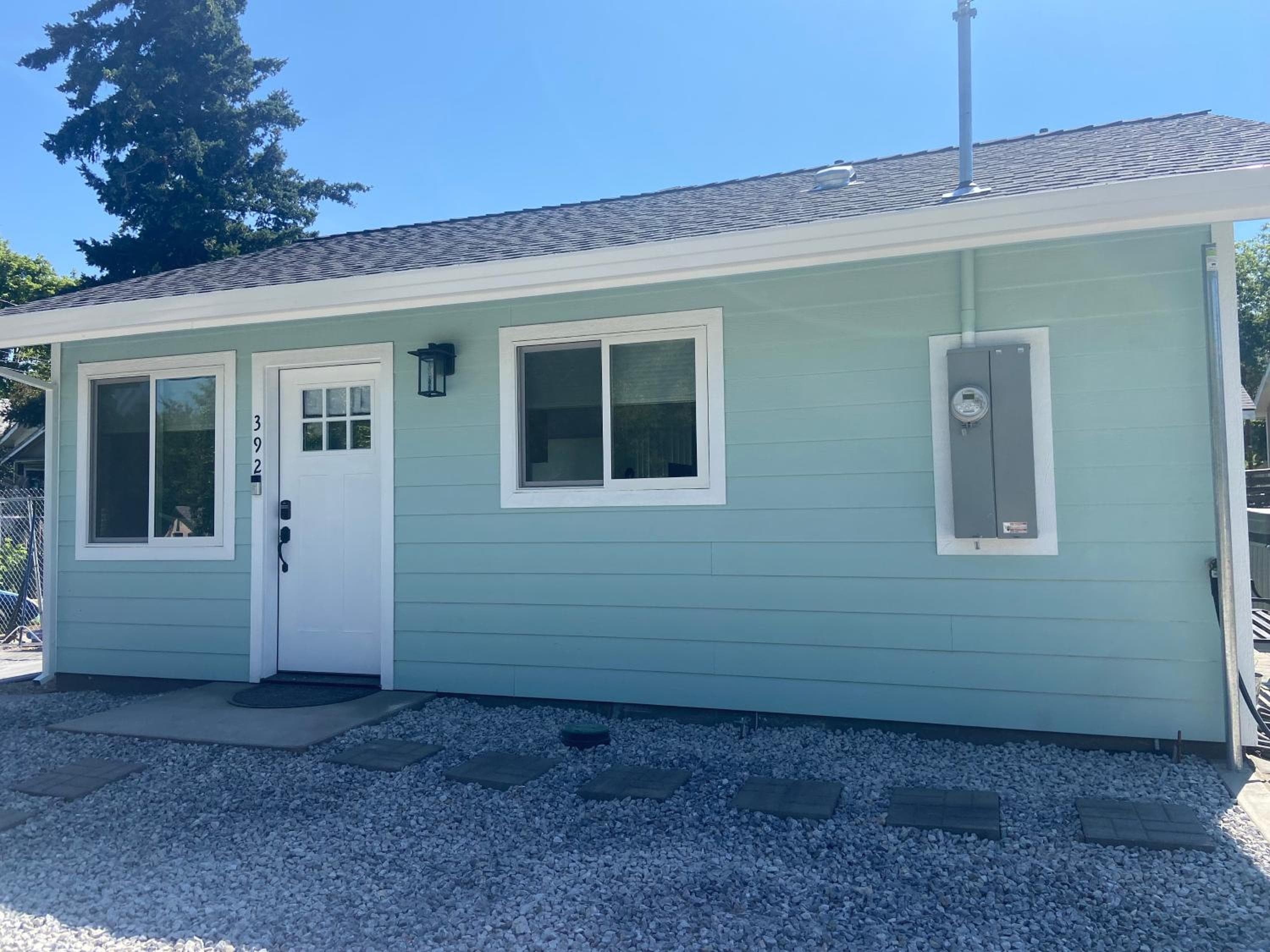 Newer Cozy Guest Cottage with Saltwater Spa!