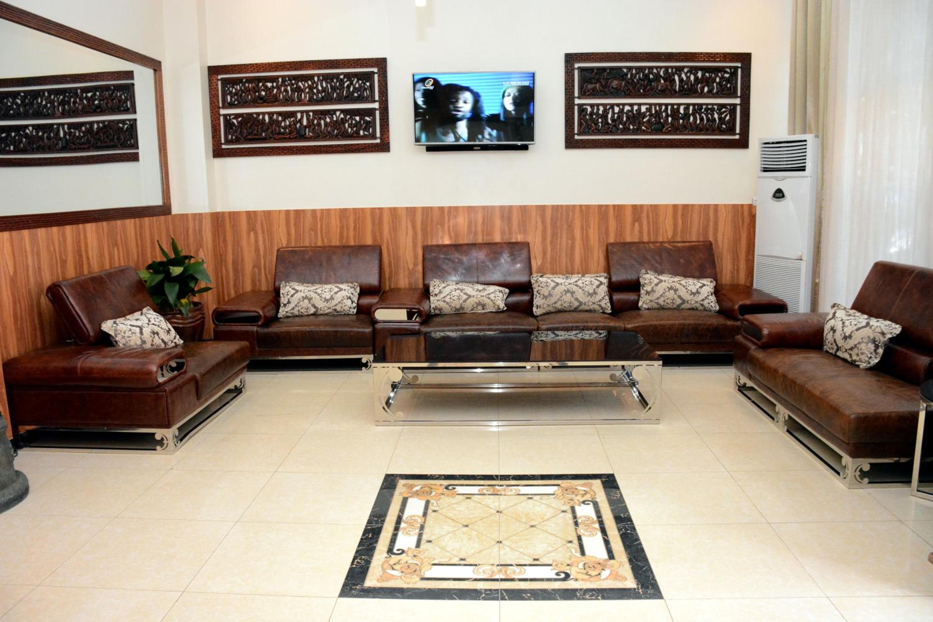 La Posh Hotel