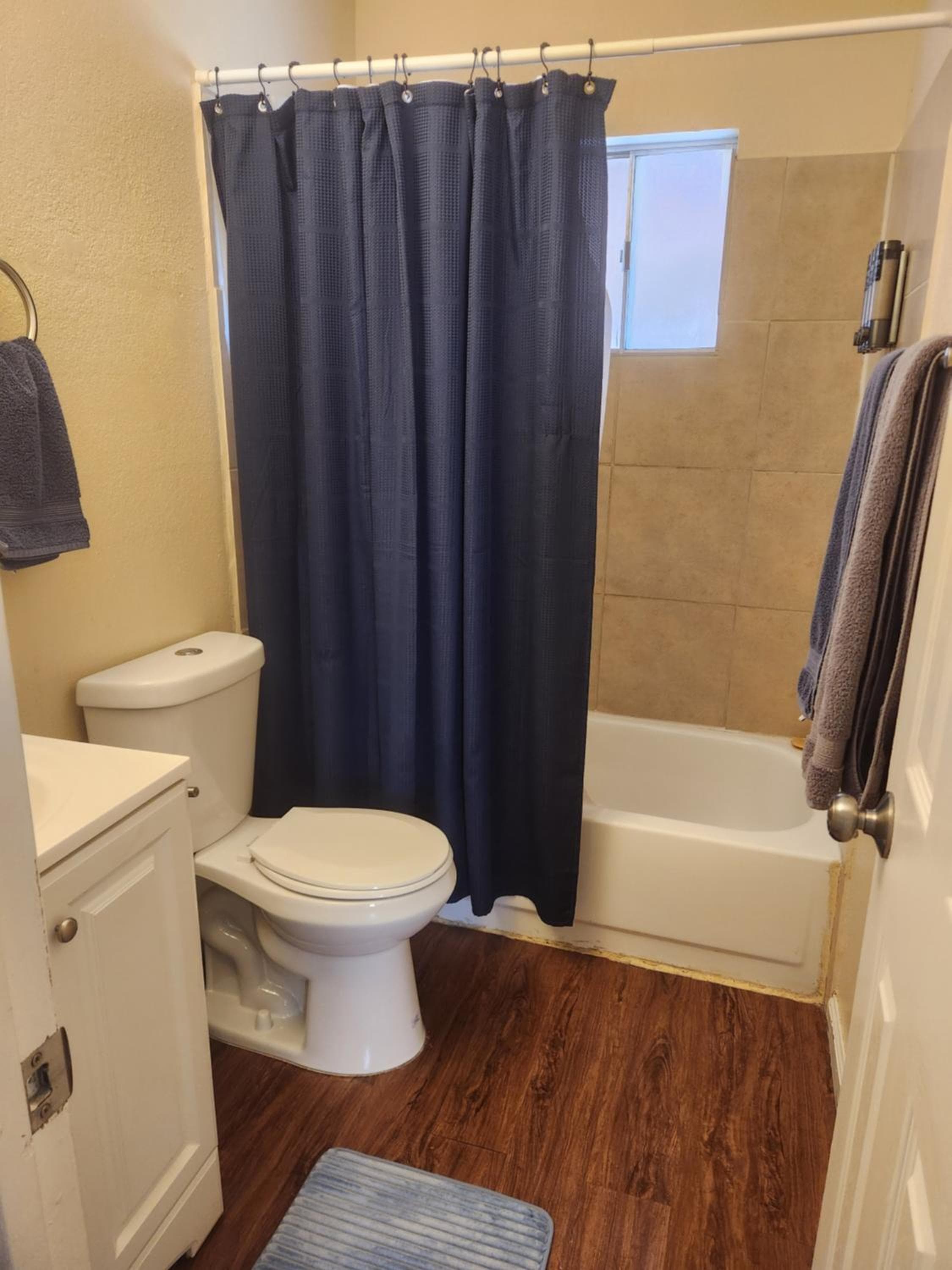 Charming 1-bed apt, cook-ready kitchen, laundry, 5-8 mins to U of A and Downtown