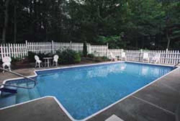 Red Elephant Inn Bed and Breakfast