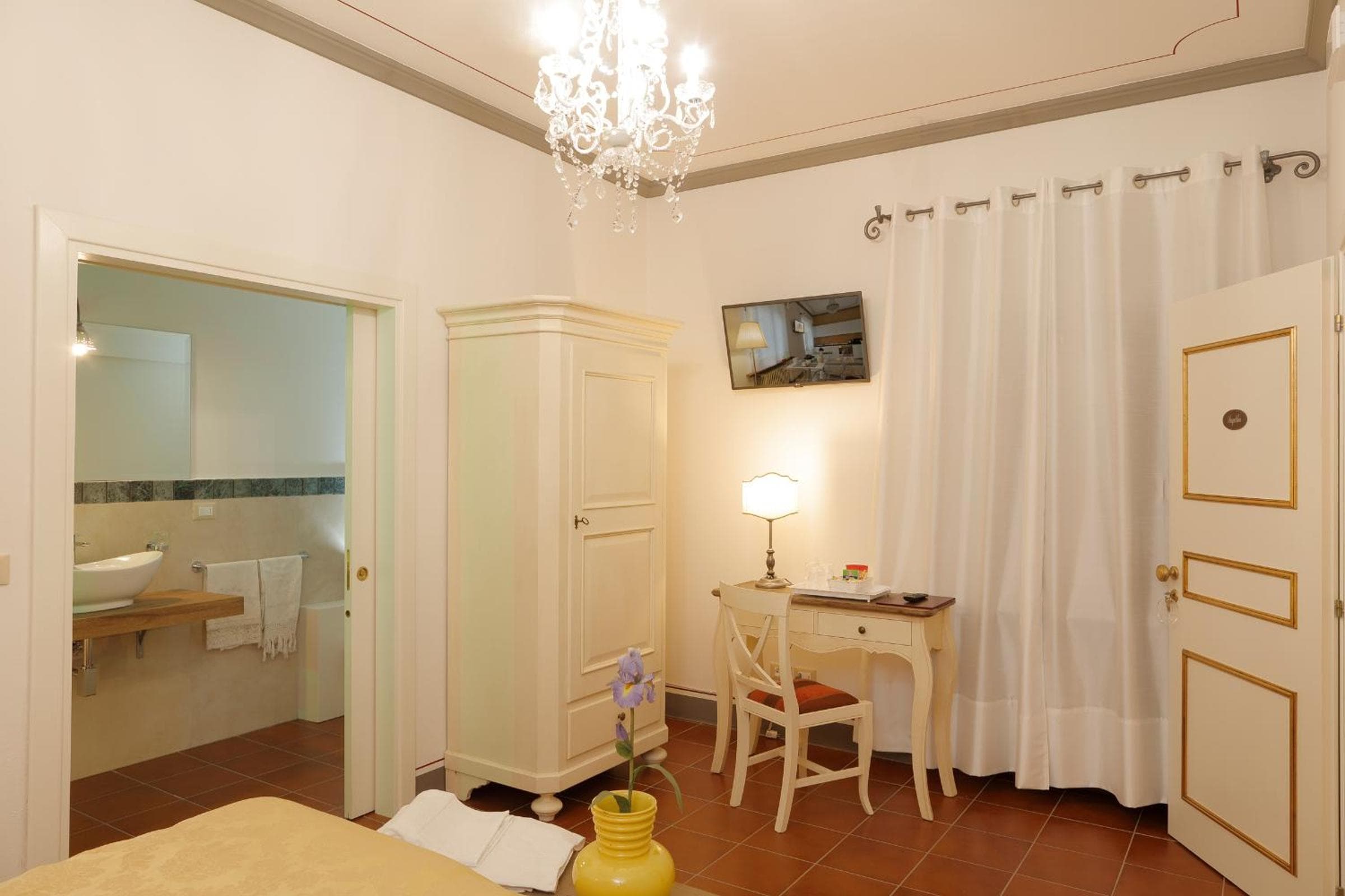 Palazzo Mari suite & rooms b&b