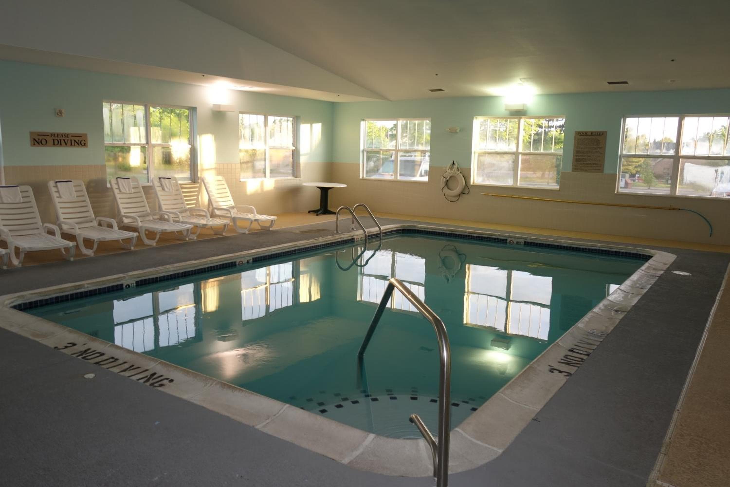 Country Inn & Suites by Radisson, Lansing, MI
