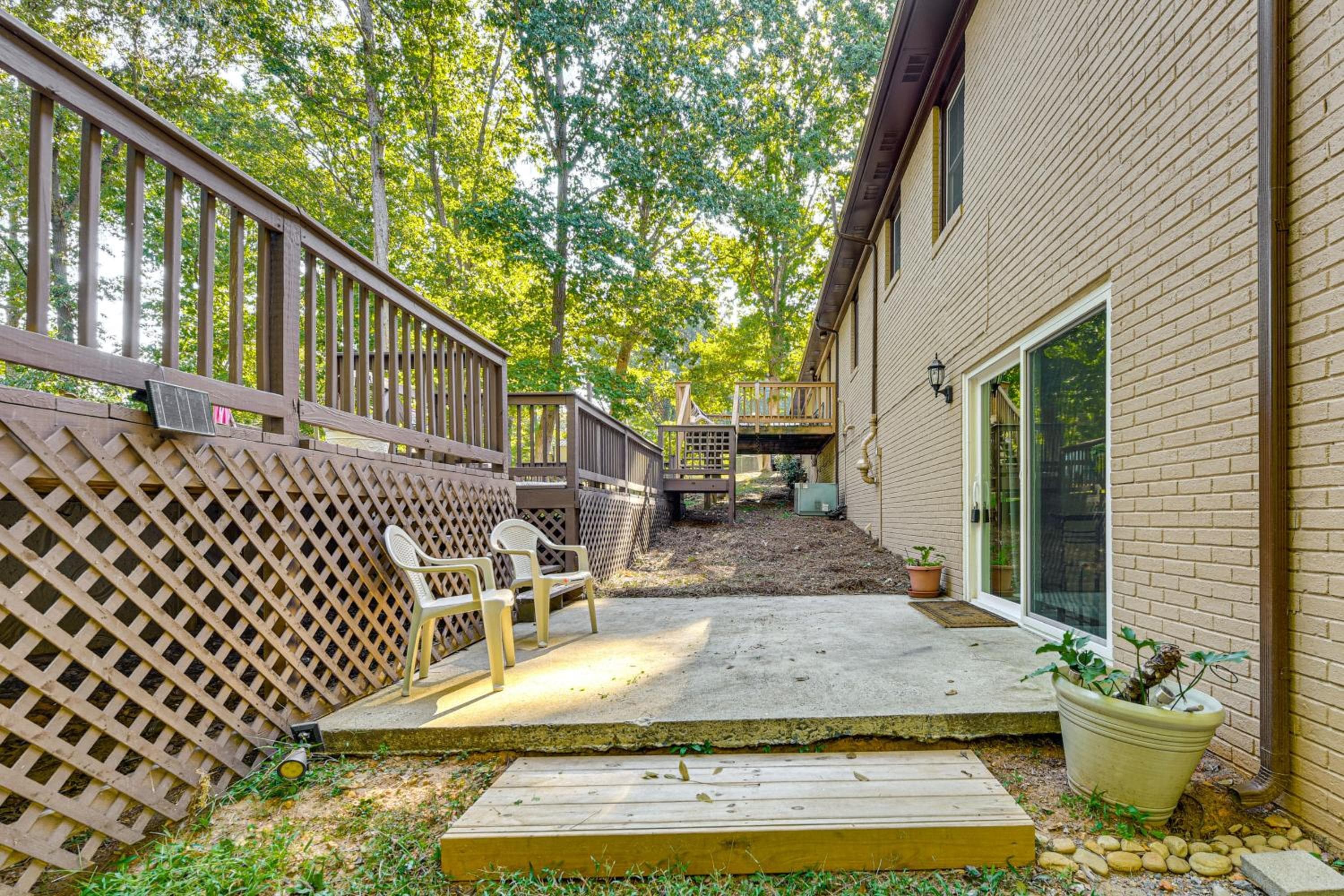 2 Mi to Dtwn Monroe near Wingate Cozy Apt with Patio
