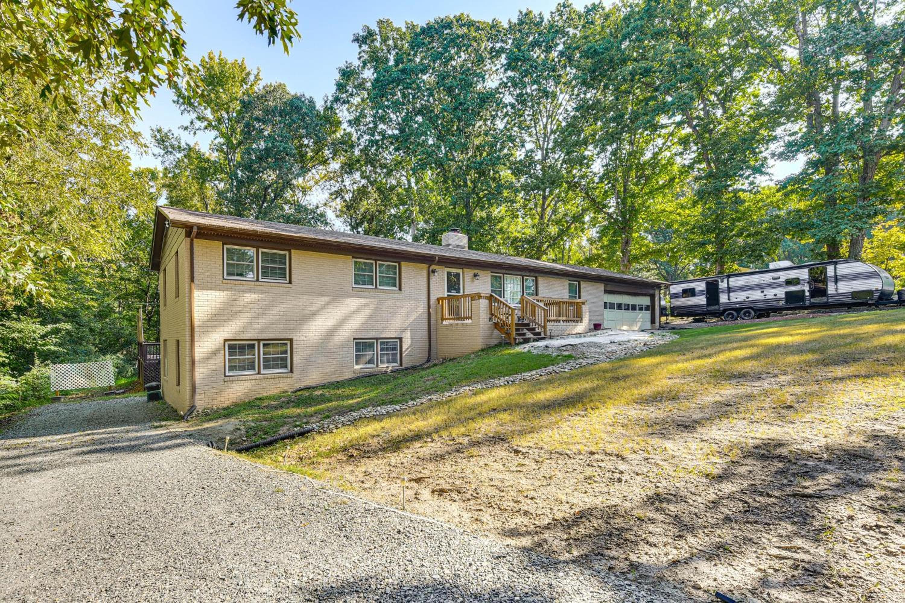 2 Mi to Dtwn Monroe near Wingate Cozy Apt with Patio