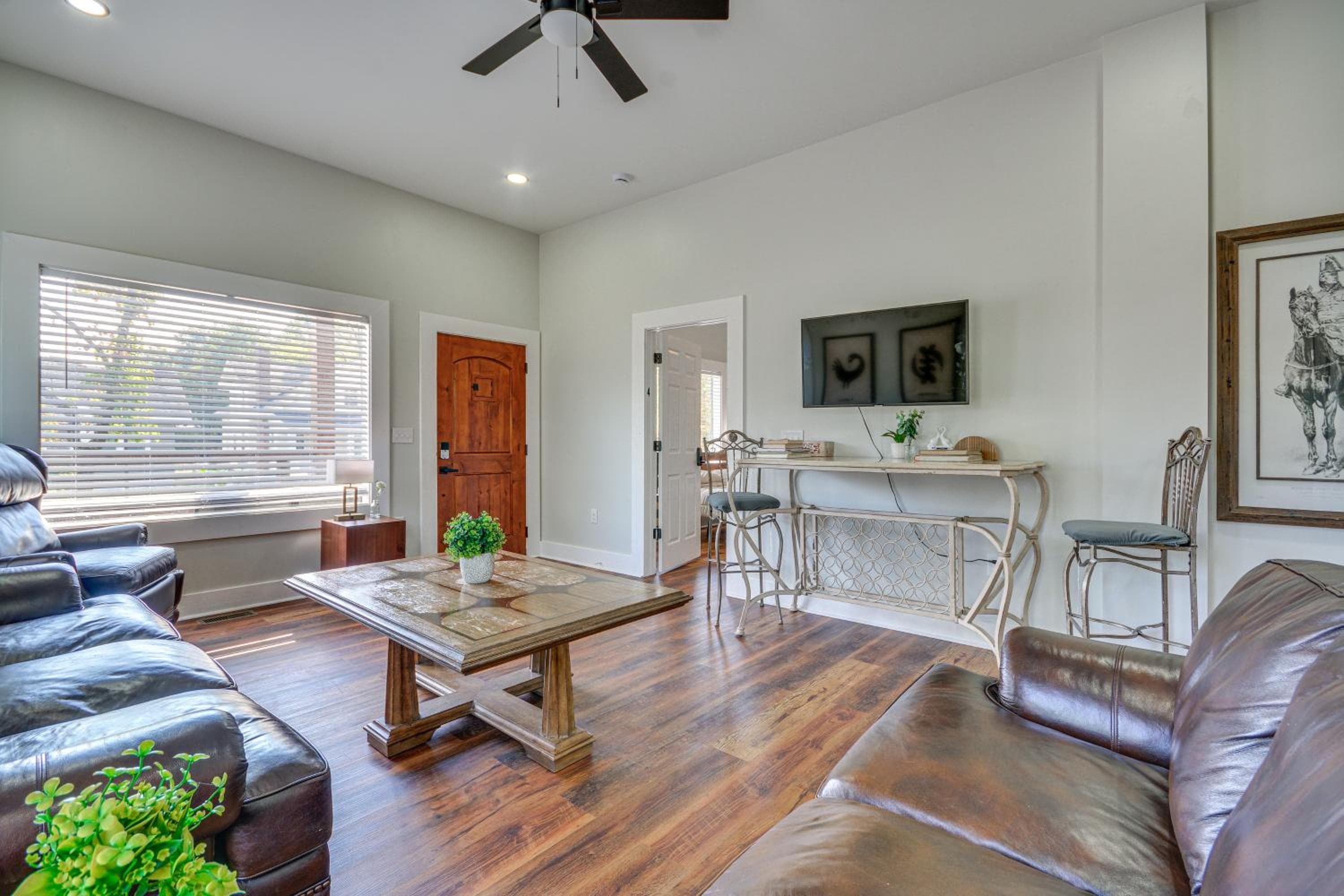 College Hub 1 Mi to Dtwn: Greensboro Group Escape