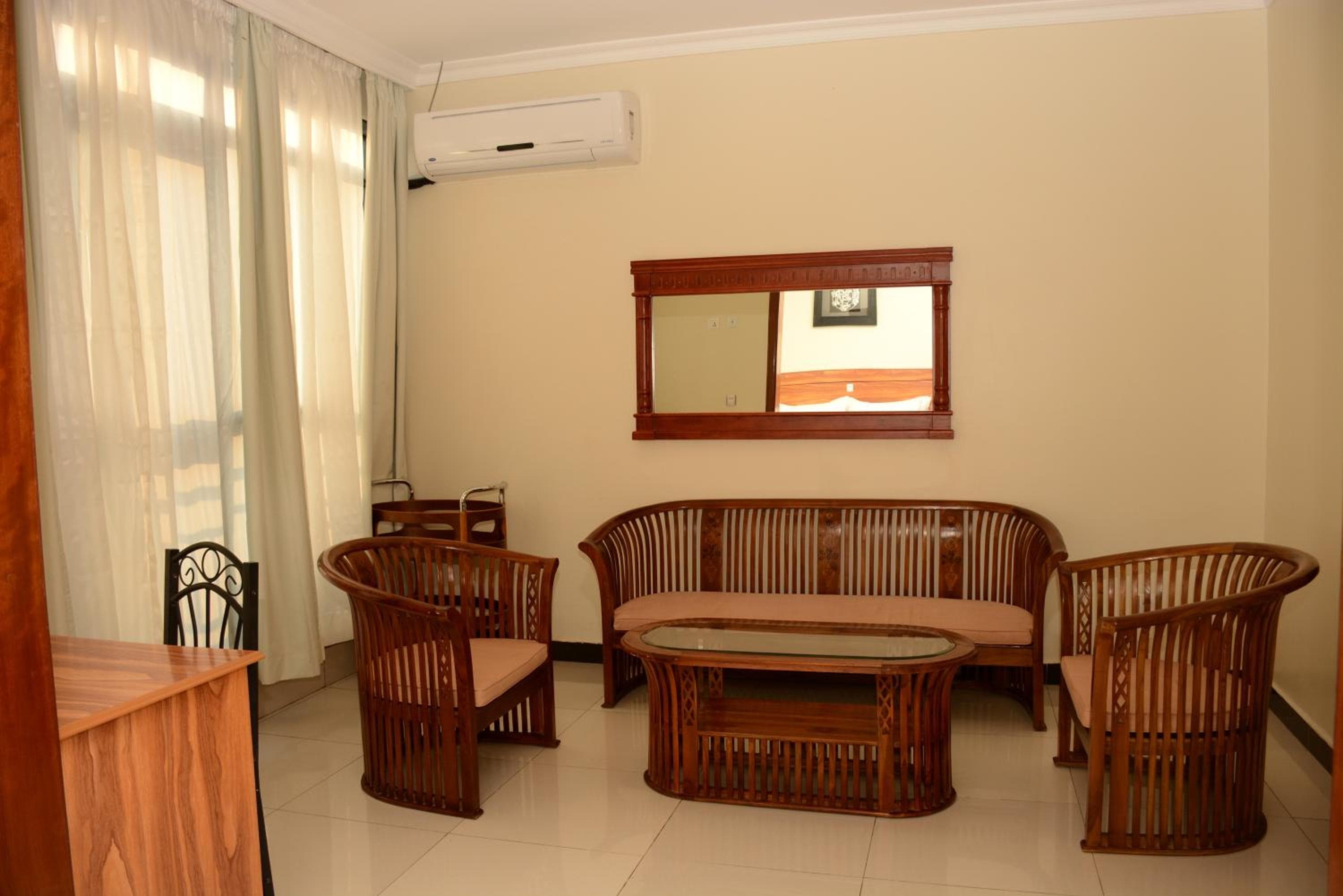 La Posh Hotel