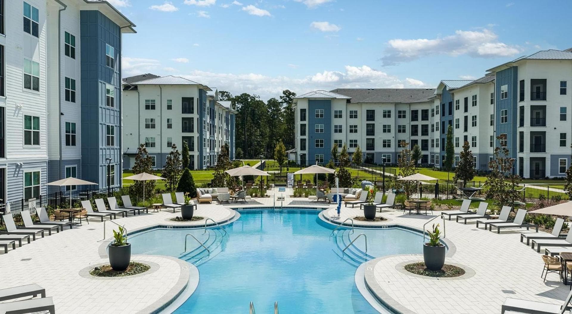 Landing Beautiful 1BD Yoga Studio Pool