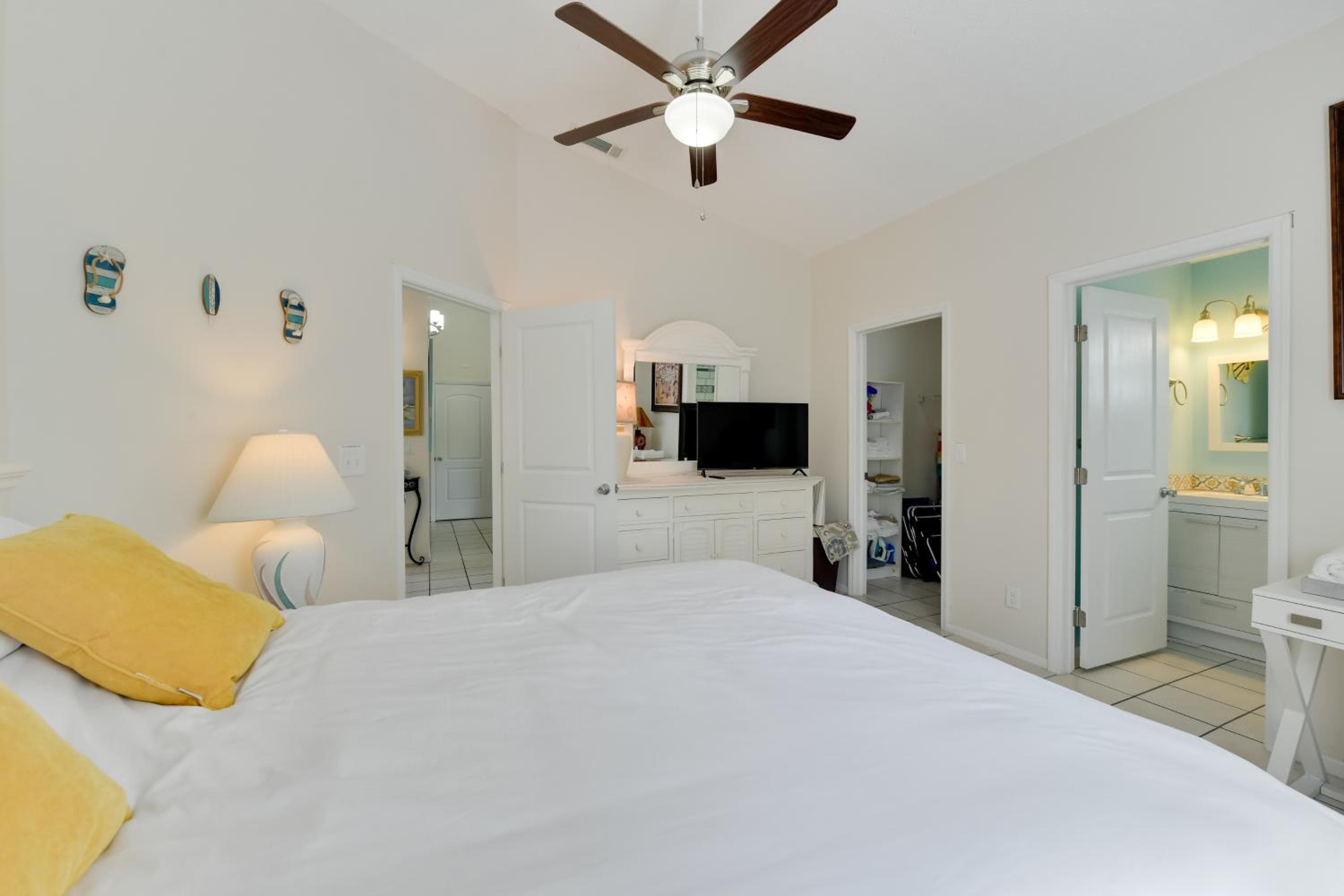 Couple’s Getaway Near Historic Downtown Venice!
