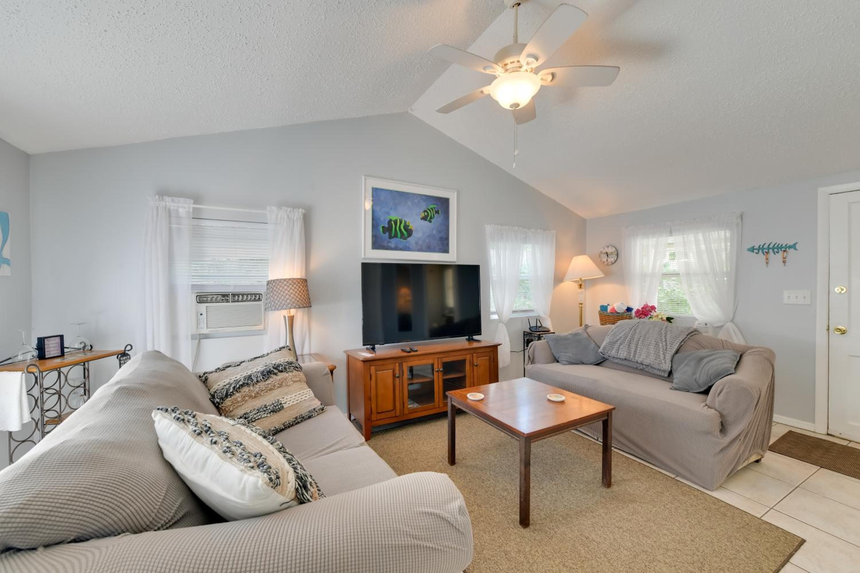 < 1 Mi to Beach: Peaceful Escape in Nokomis