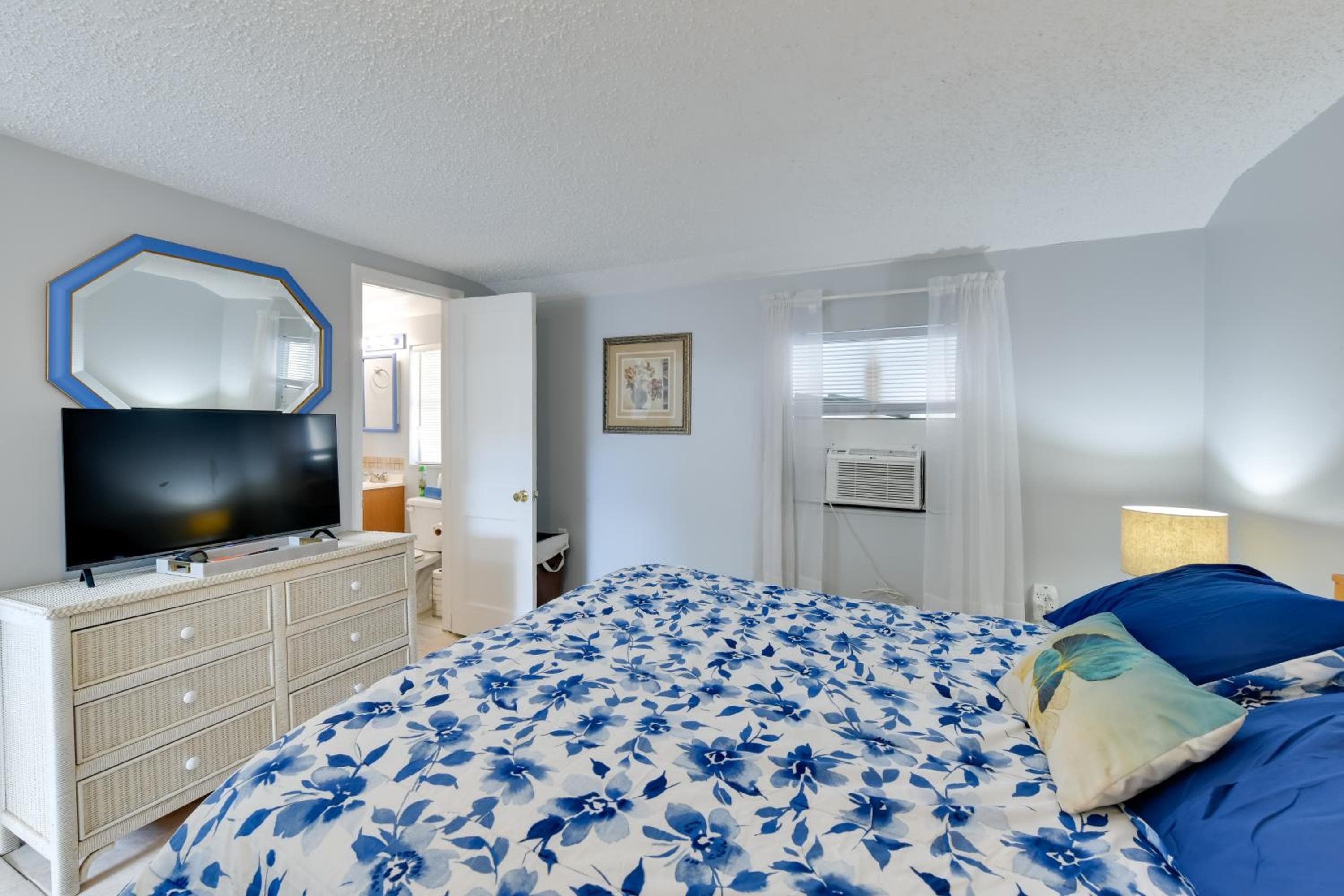 < 1 Mi to Beach: Peaceful Escape in Nokomis