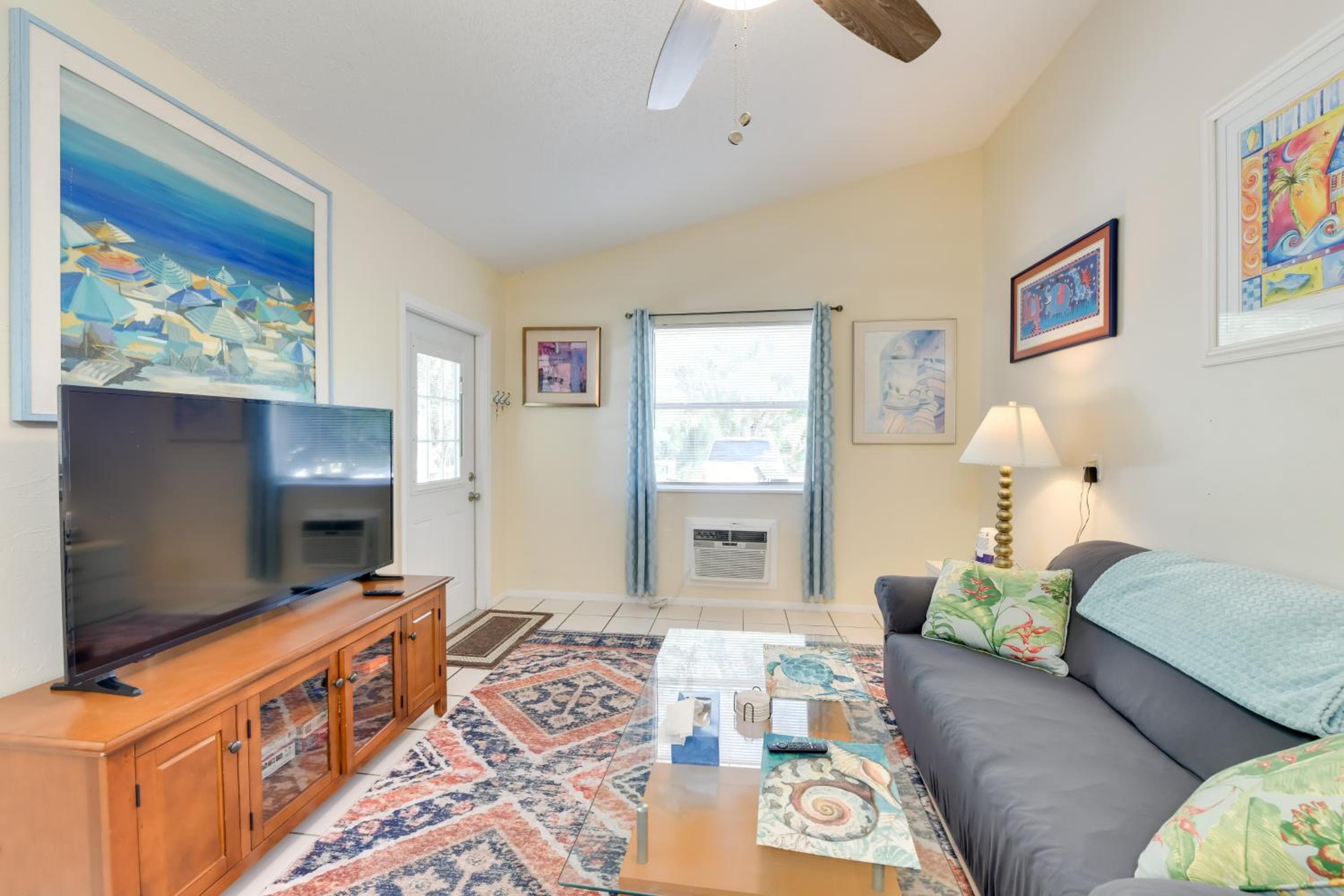 < 1 Mi to Nokomis Beach: Tranquil Couple’s Retreat