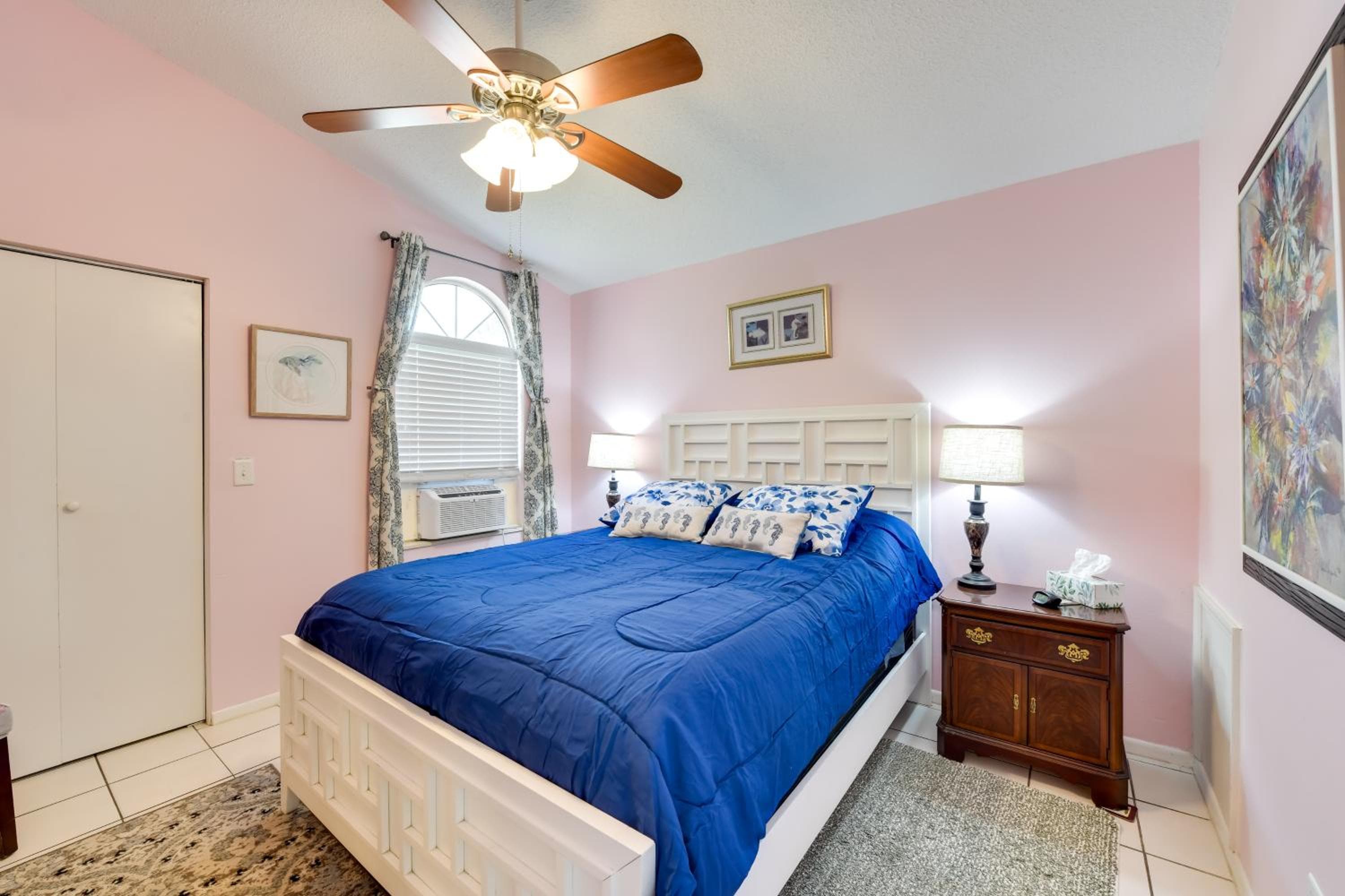 < 1 Mi to Nokomis Beach: Tranquil Couple’s Retreat