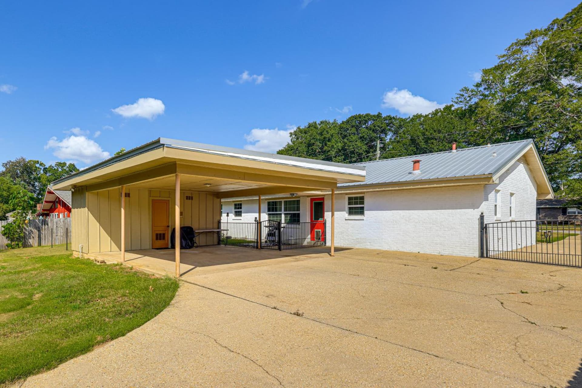 Quiet, Stylish & Convenient Home in Prattville