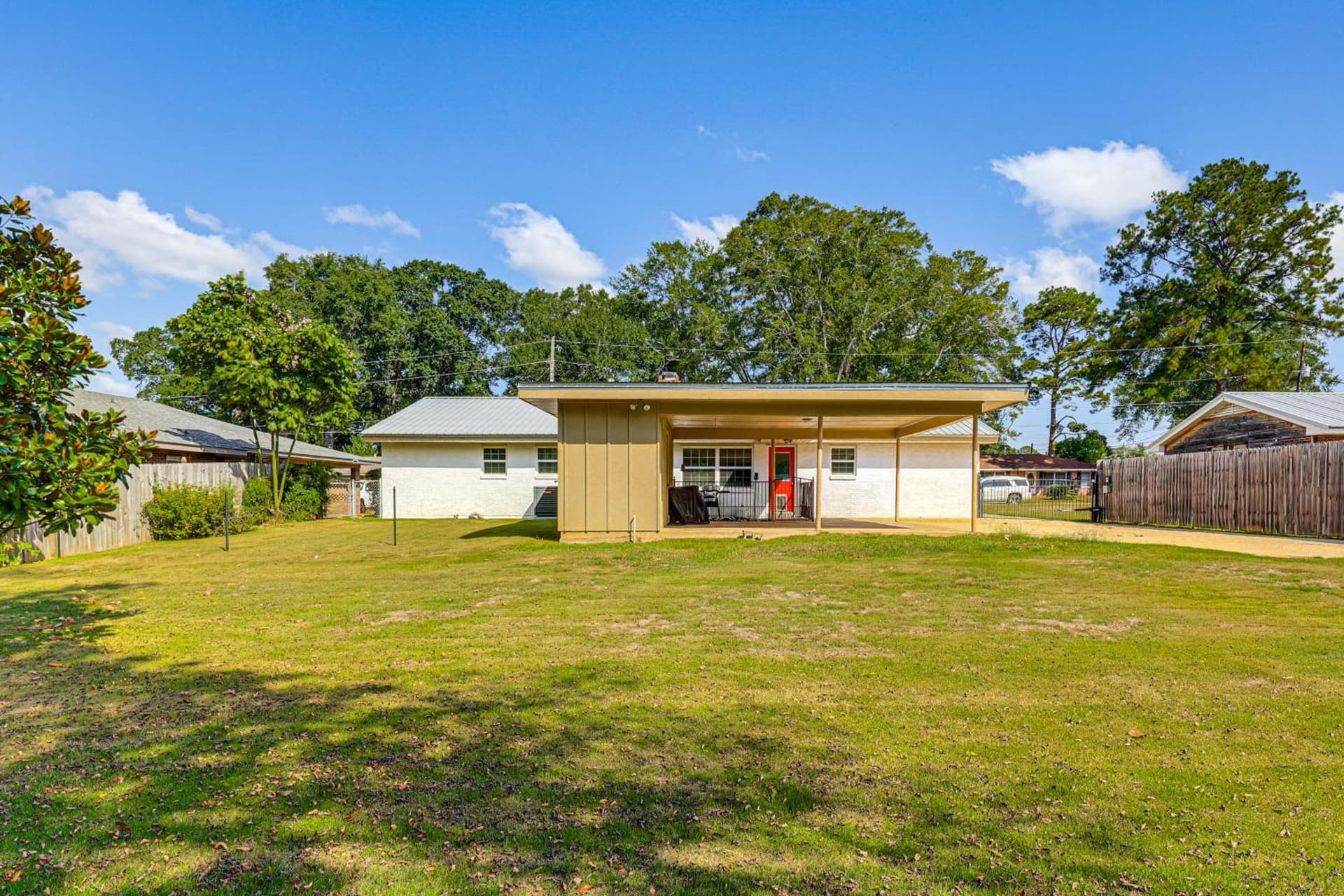 Quiet, Stylish & Convenient Home in Prattville