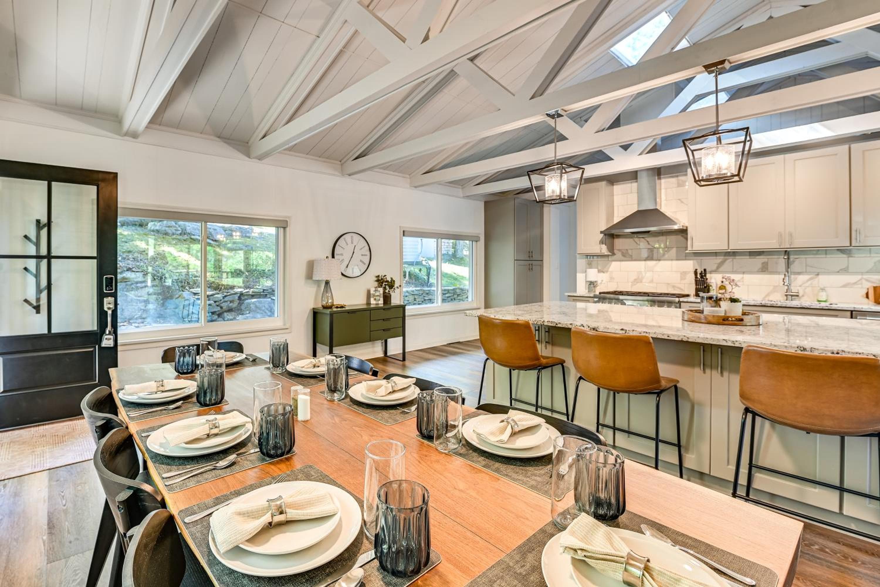 Herrington Lake Retreat w/ Dock, 1 Mi to Marina!
