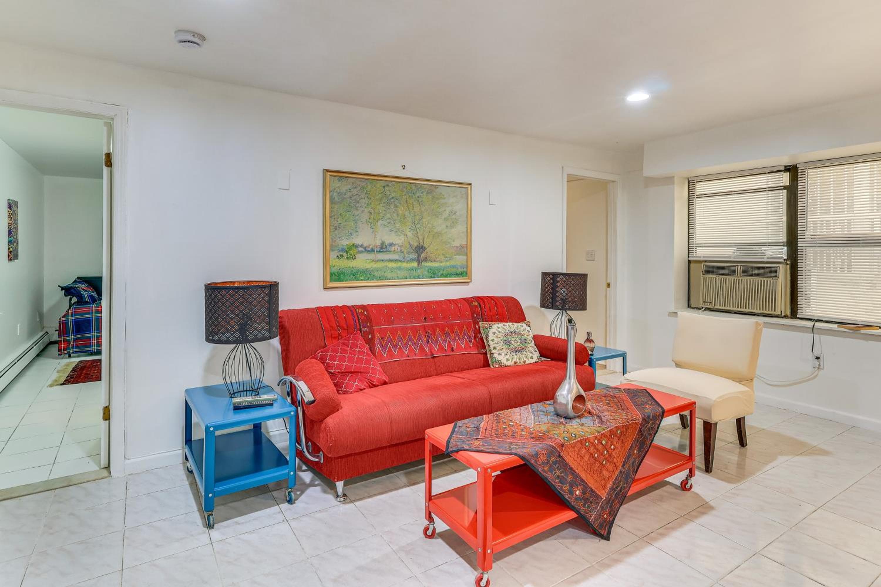 Easy NYC Commute: Guttenberg Getaway Near Parks