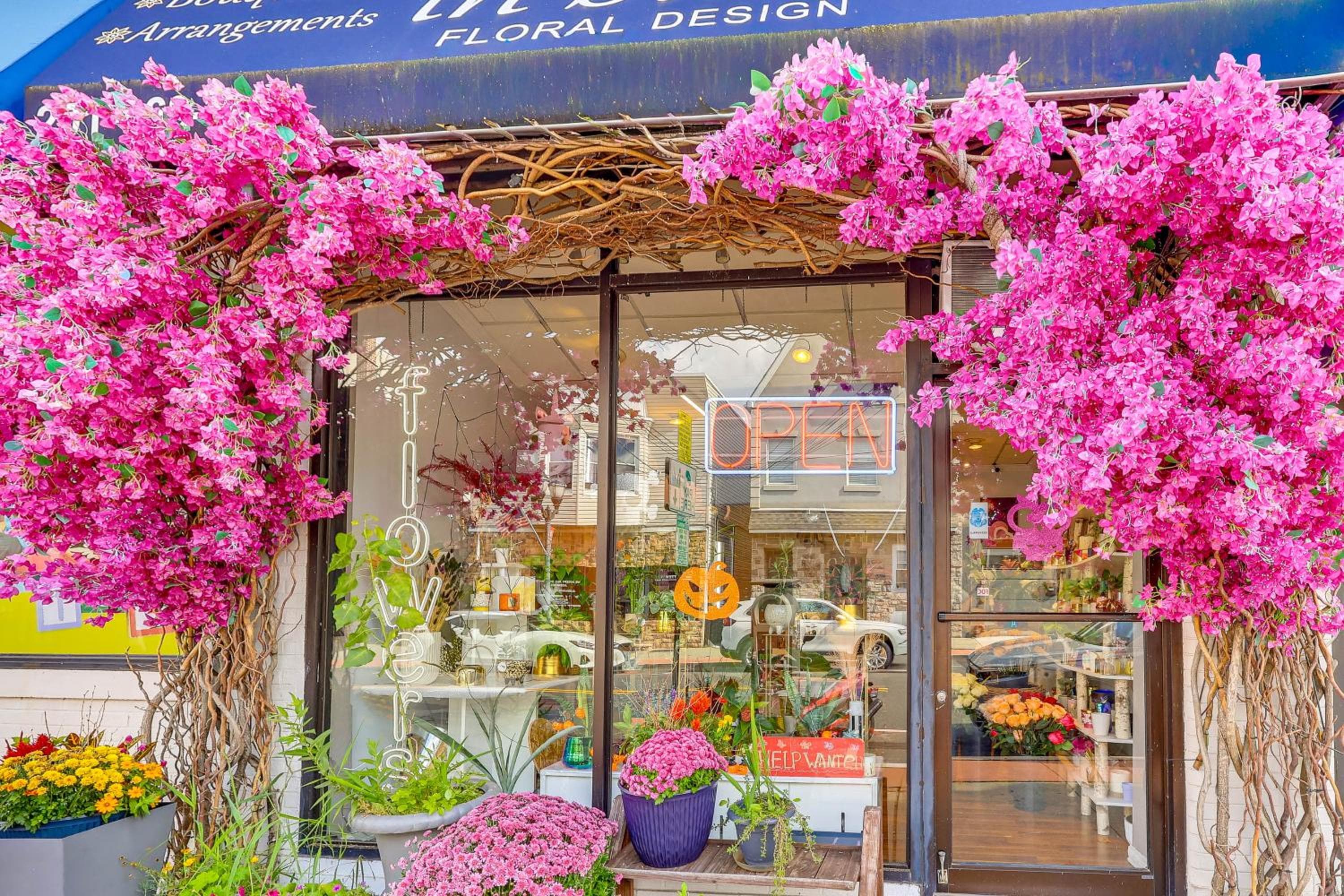 Easy NYC Commute: Guttenberg Getaway Near Parks