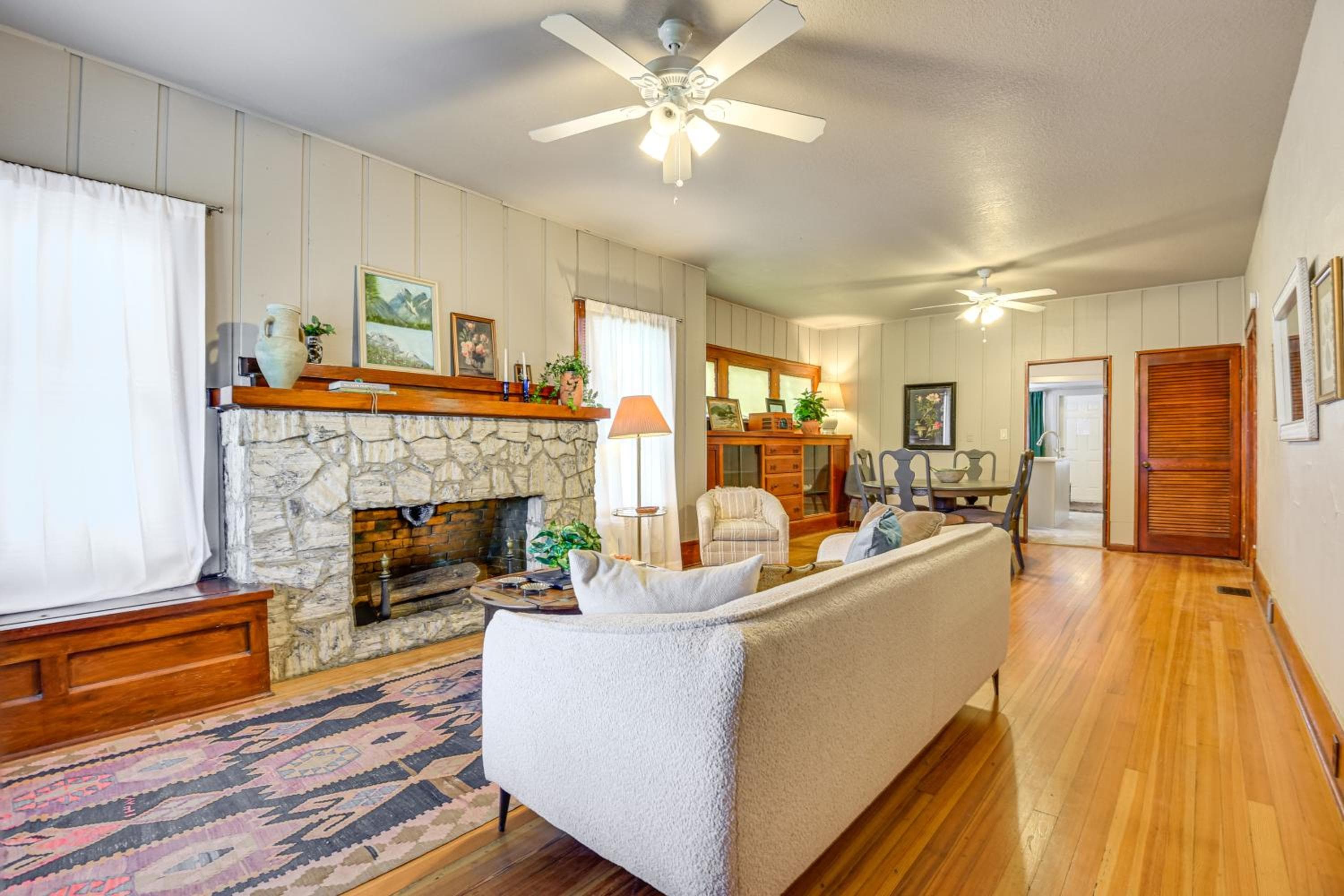 Stroll to Bradenton Riverwalk! Stylish Apartment