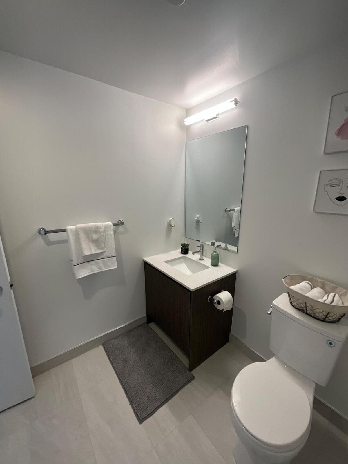 New Condo With Large Balcony - The Queensway Retreat