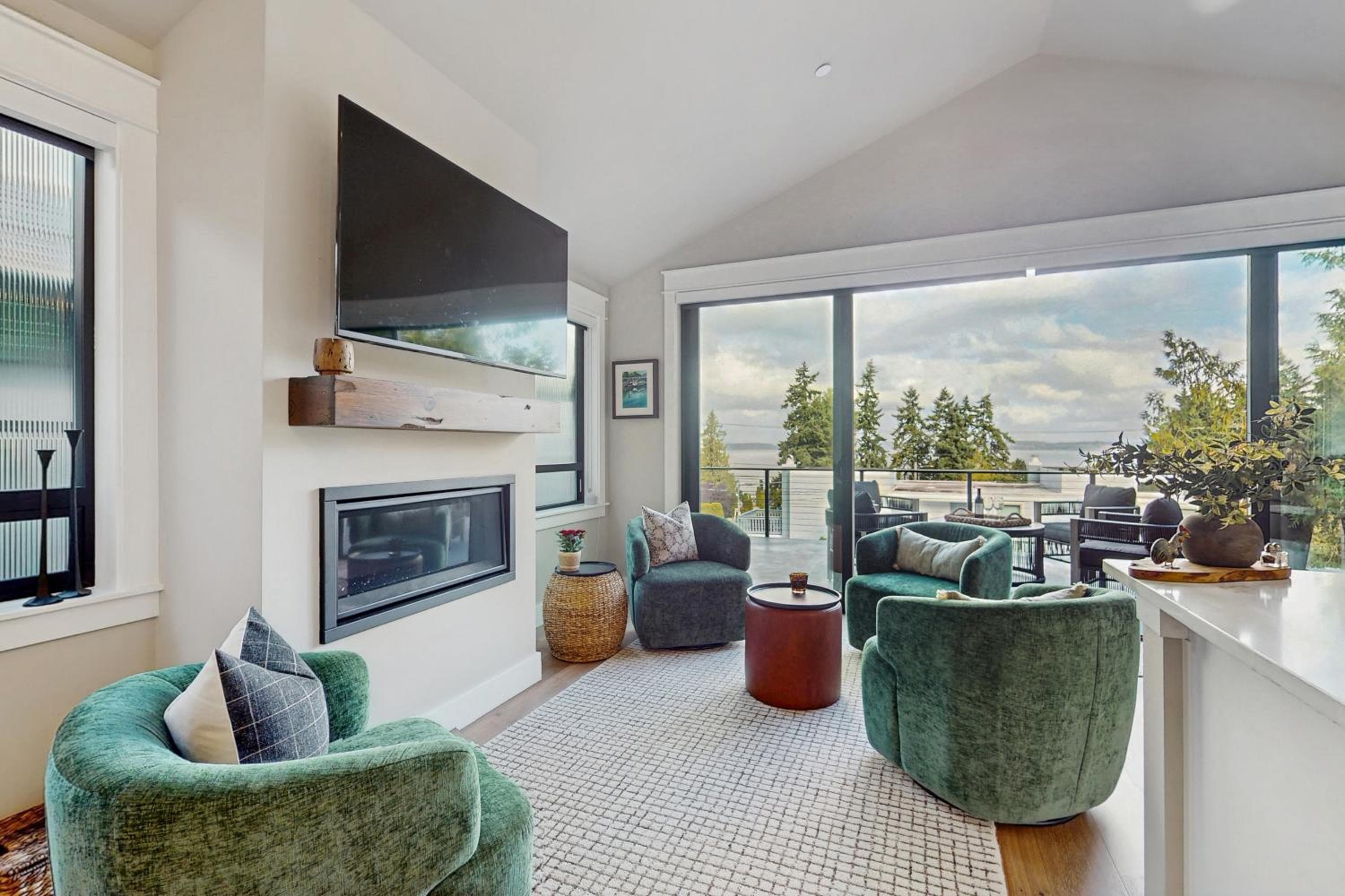 Mtn & Puget Sound Views at Mukilteo Retreat
