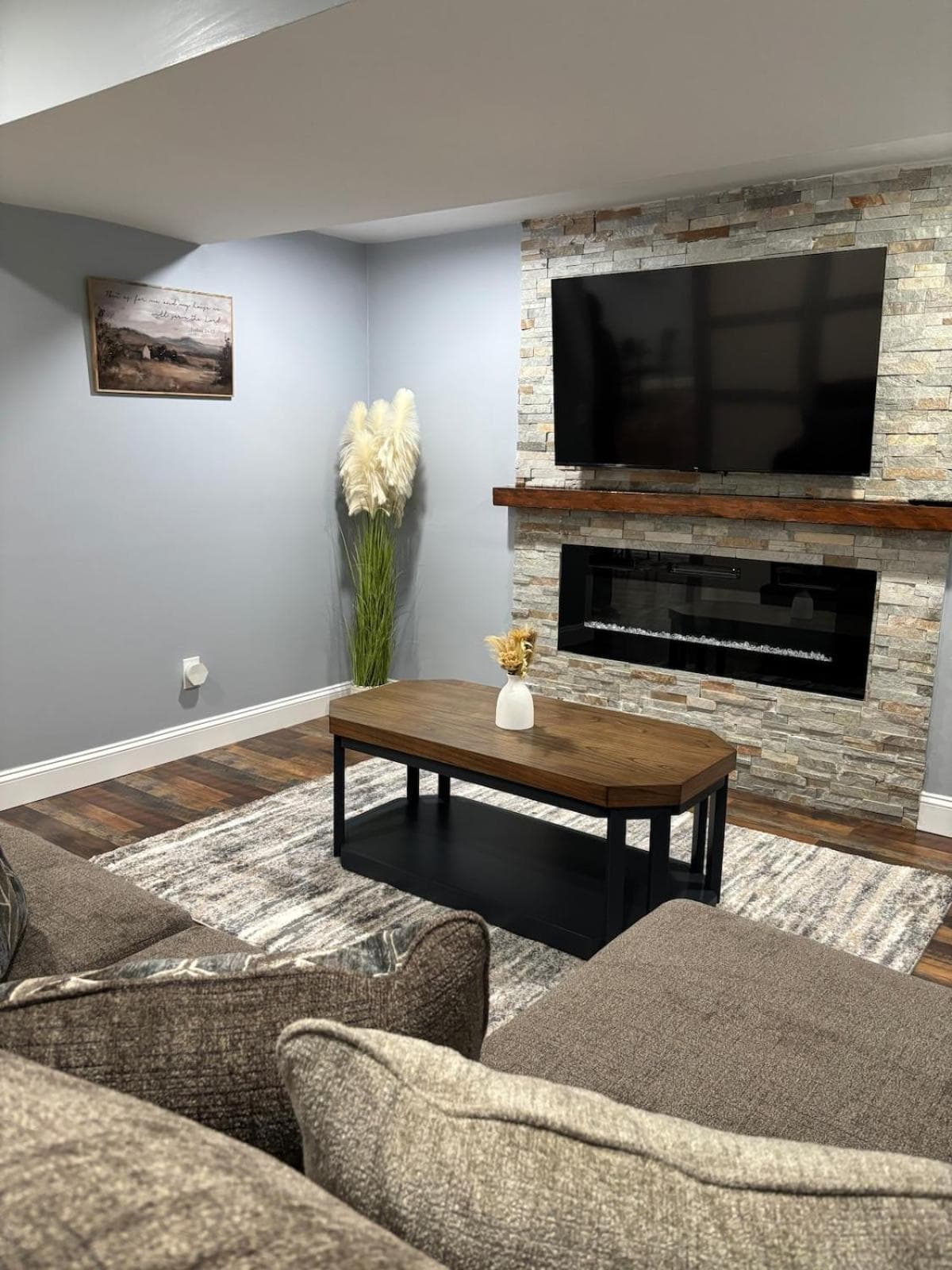 Cozy Retreat Firepit Steps to Downtown