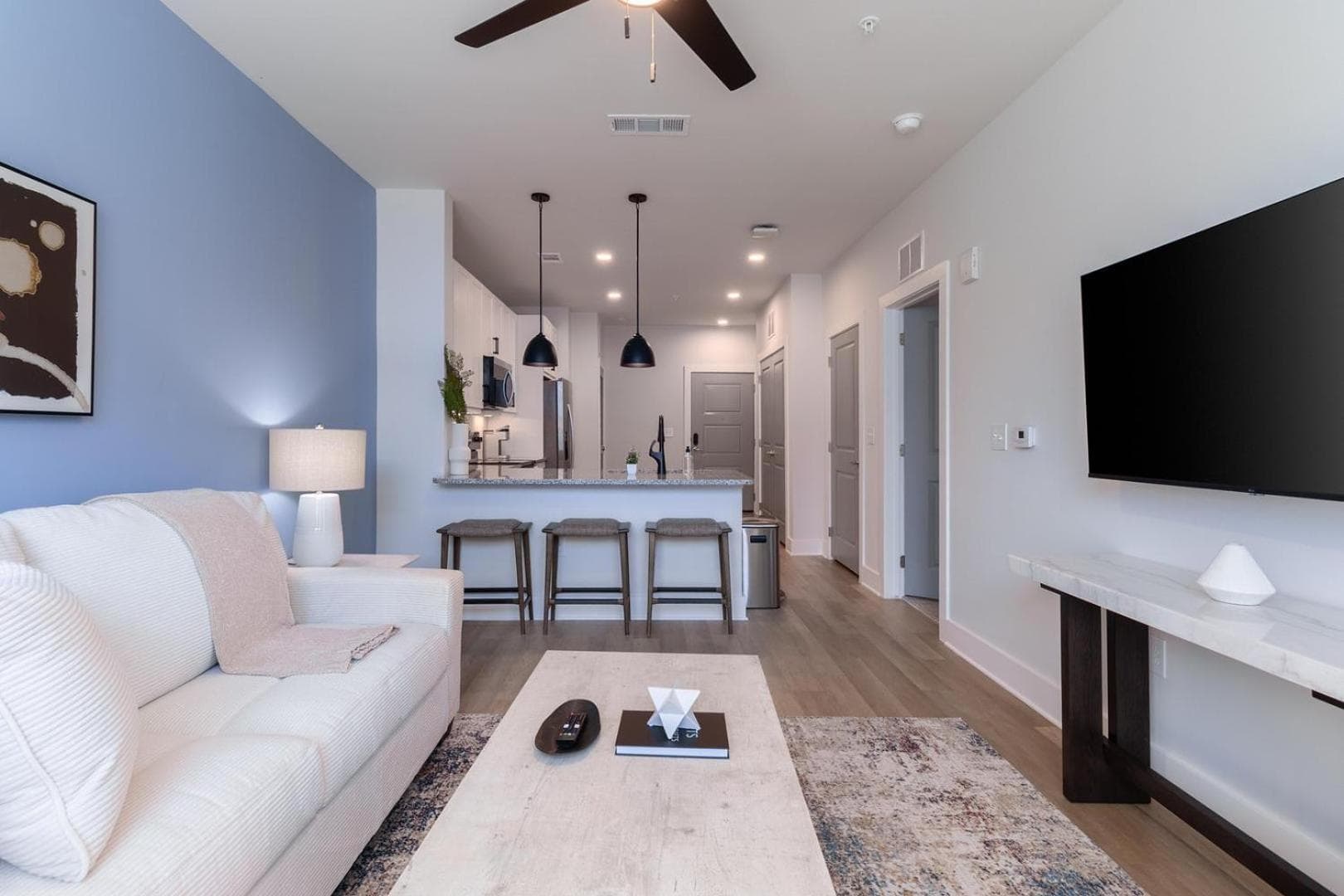 Landing Beautiful 1BD Yoga Studio Pool