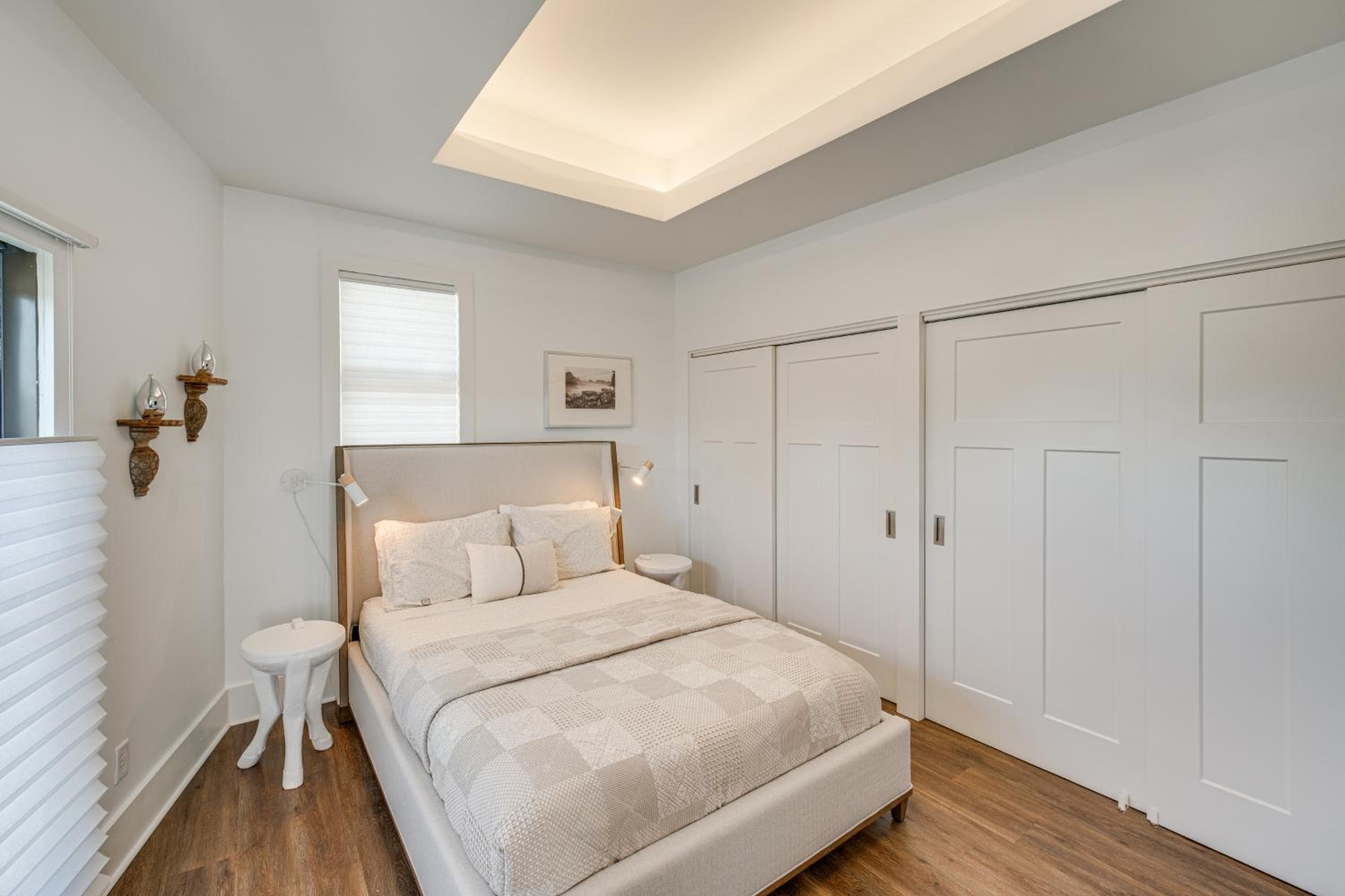 7 Mi to Dtwn and Lake Erie Sleek Cleveland Apt!