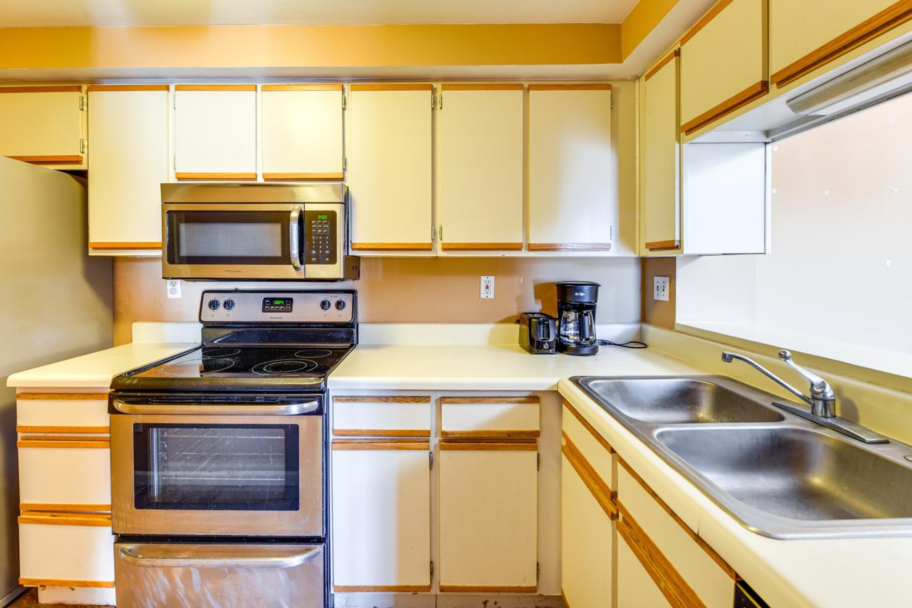 Nurse-Ready Richmond Condo 4 Mi to Medical Centers