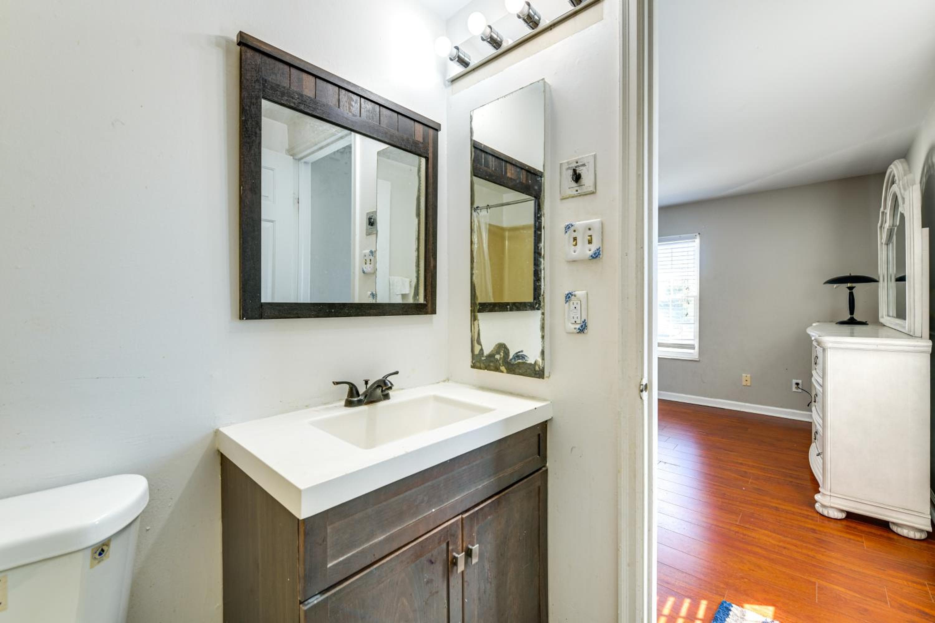 Nurse-Ready Richmond Condo 4 Mi to Medical Centers