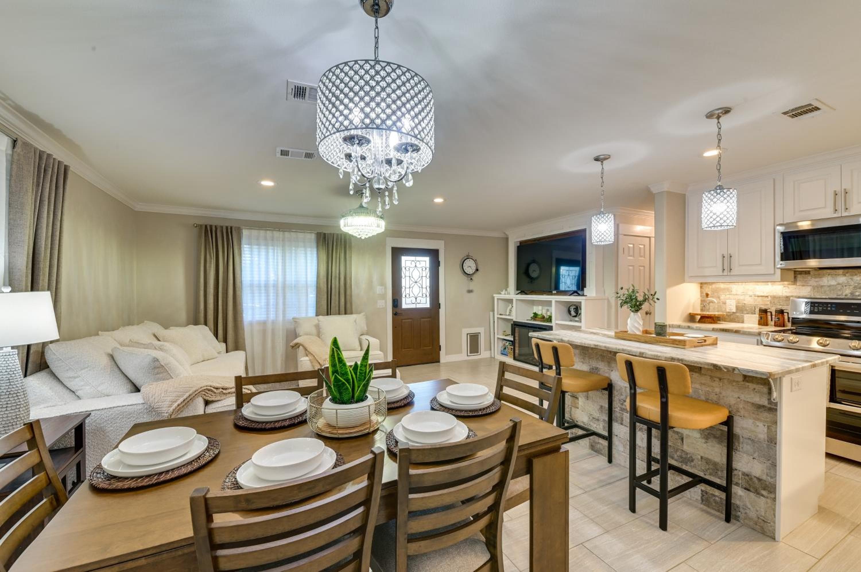 Walk to Frisco Commons Park: Modern Home w/ Patio