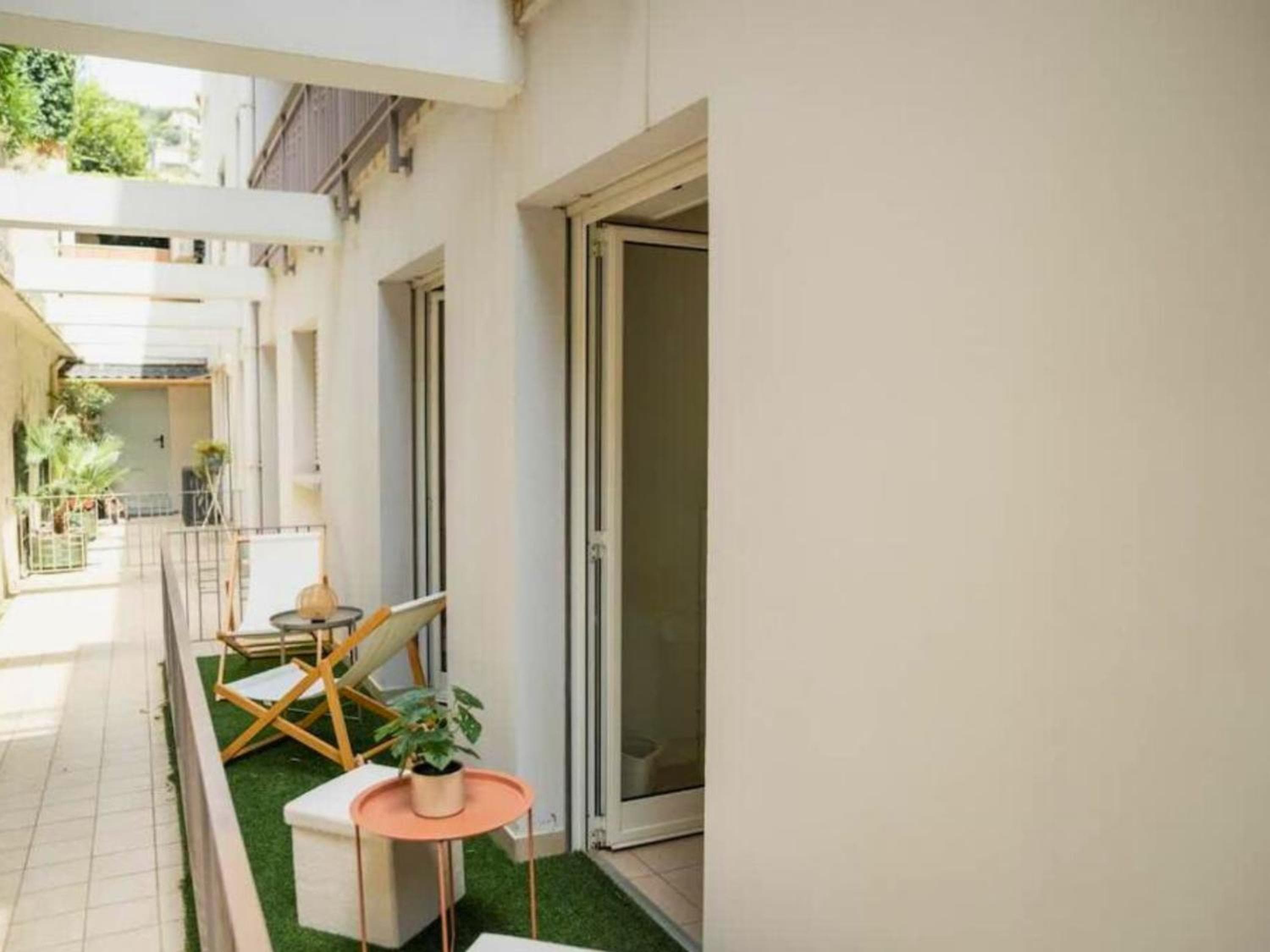 Le Cocon - A peaceful stay just 5 minutes from Monaco - Free private parking - Terrace & balcony - 20-minute walk to Port