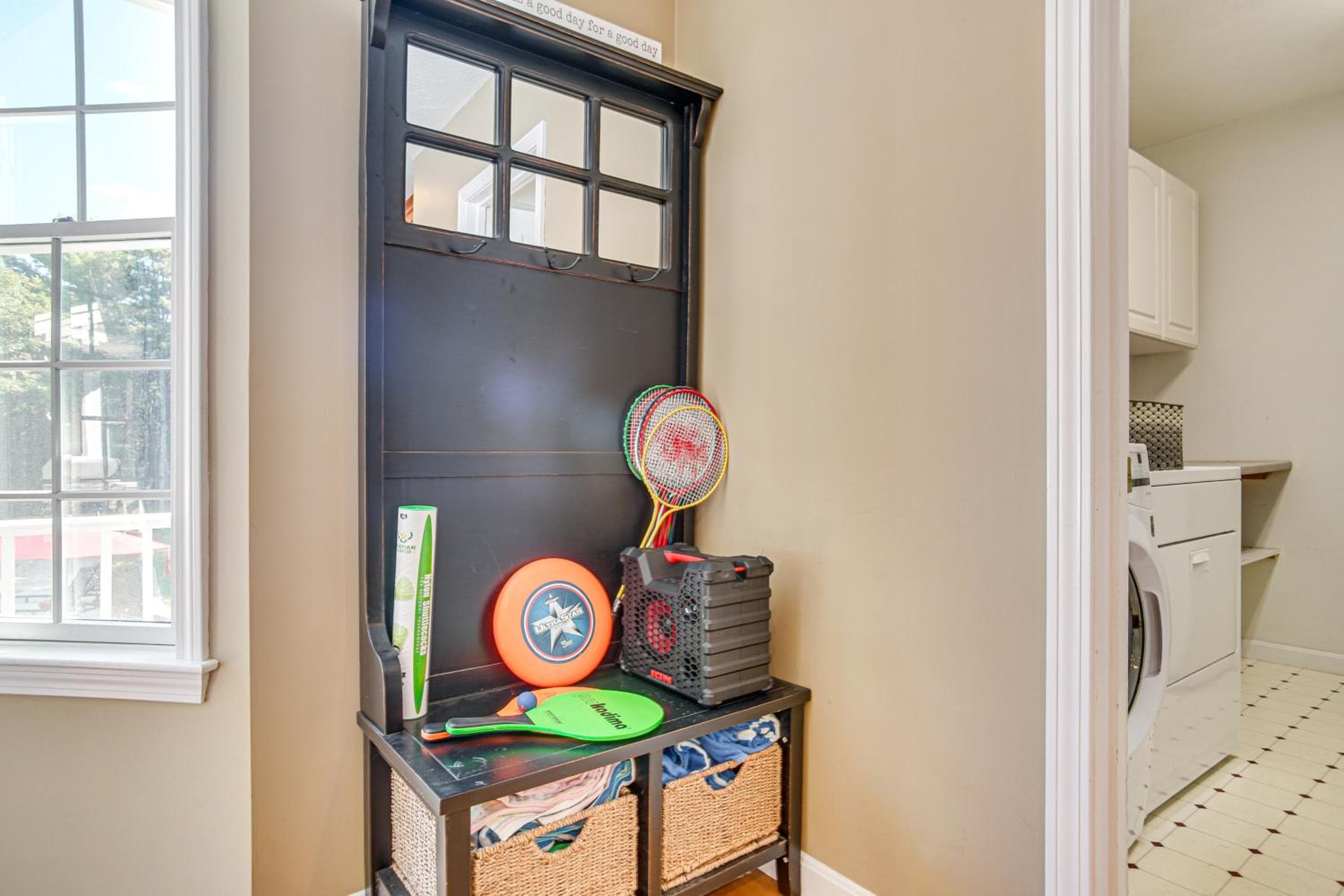 3 Mi to Megansett Beach: Home w/ Pool & Game Room